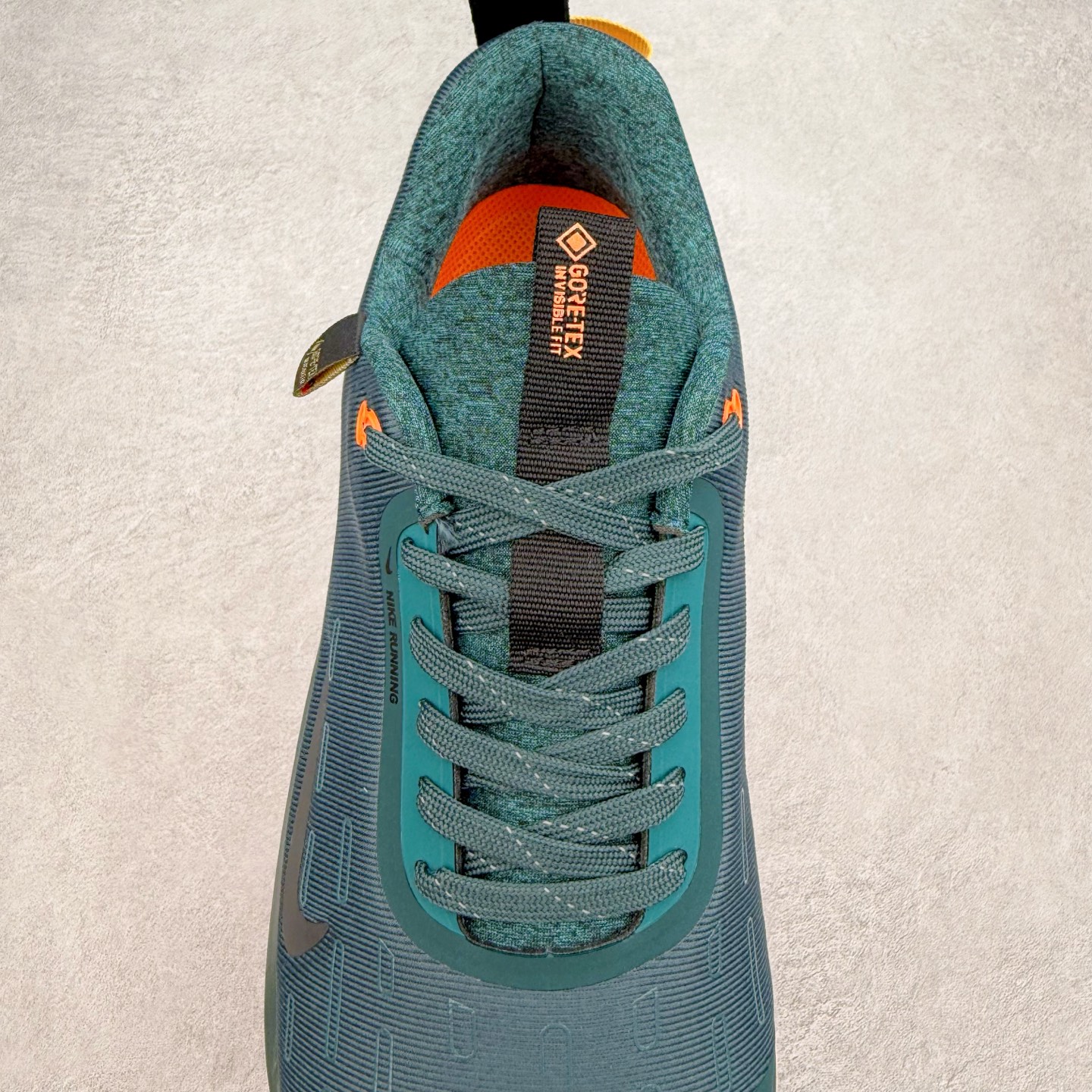 图片[5]-NK React Infinity Run Flyknit 4 GORE-TEX 低帮休闲跑步鞋防水公路助力畅跑 鞋身融入 GORE-TEX 防水层 搭配柔软鞋口在下雨时帮助双足保持干爽舒适 结合 NK ReactX 泡绵提供高出 React 泡绵 13% 的能量回馈 尺码：36 36.5 37.5 38 38.5 39 40 40.5 41.5 42 42.5 43 44 44.5 45-选品中心