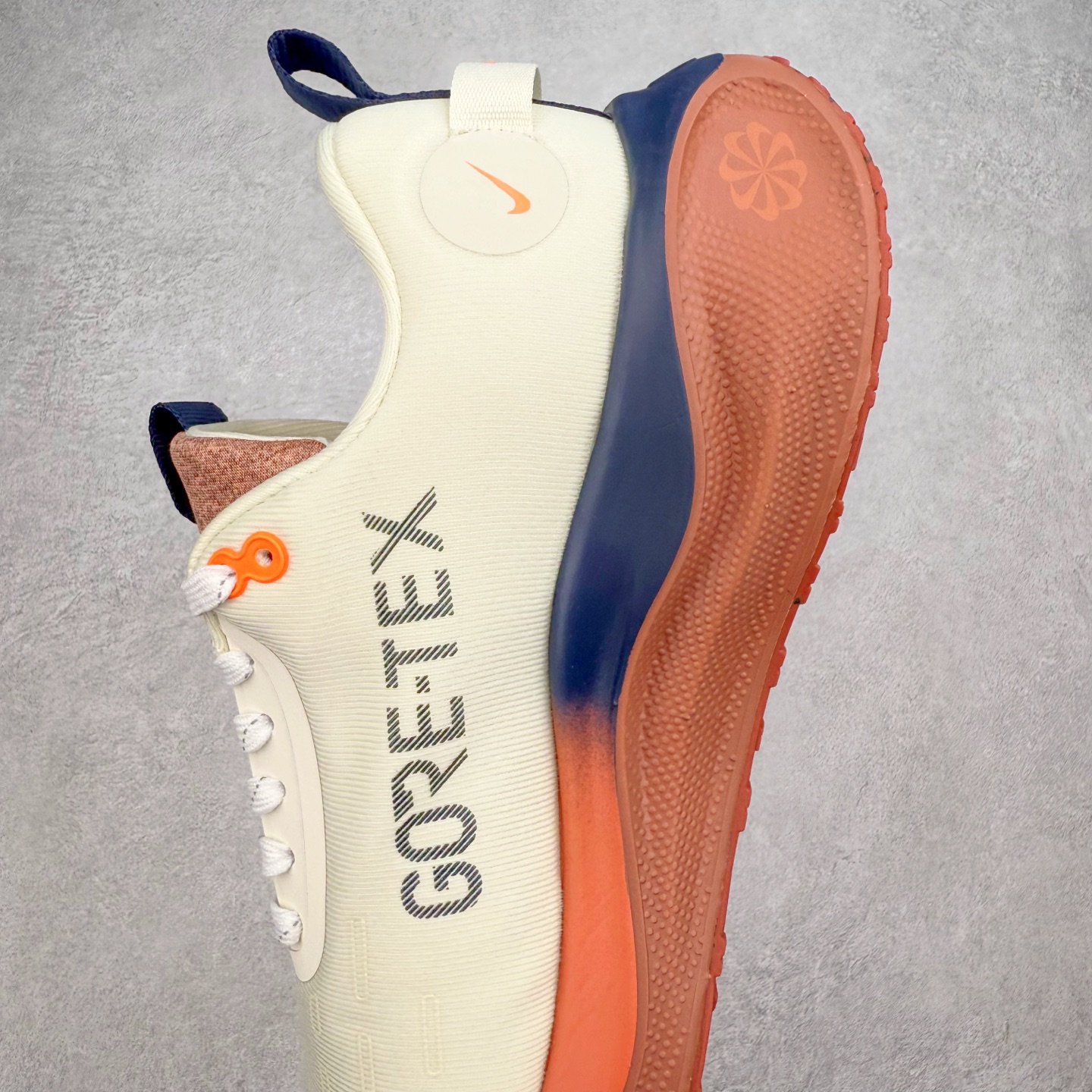 图片[7]-NK React Infinity Run Flyknit 4 GORE-TEX 低帮休闲跑步鞋防水公路助力畅跑 鞋身融入 GORE-TEX 防水层 搭配柔软鞋口在下雨时帮助双足保持干爽舒适 结合 NK ReactX 泡绵提供高出 React 泡绵 13% 的能量回馈 尺码：36 36.5 37.5 38 38.5 39 40 40.5 41.5 42 42.5 43 44 44.5 45-选品中心