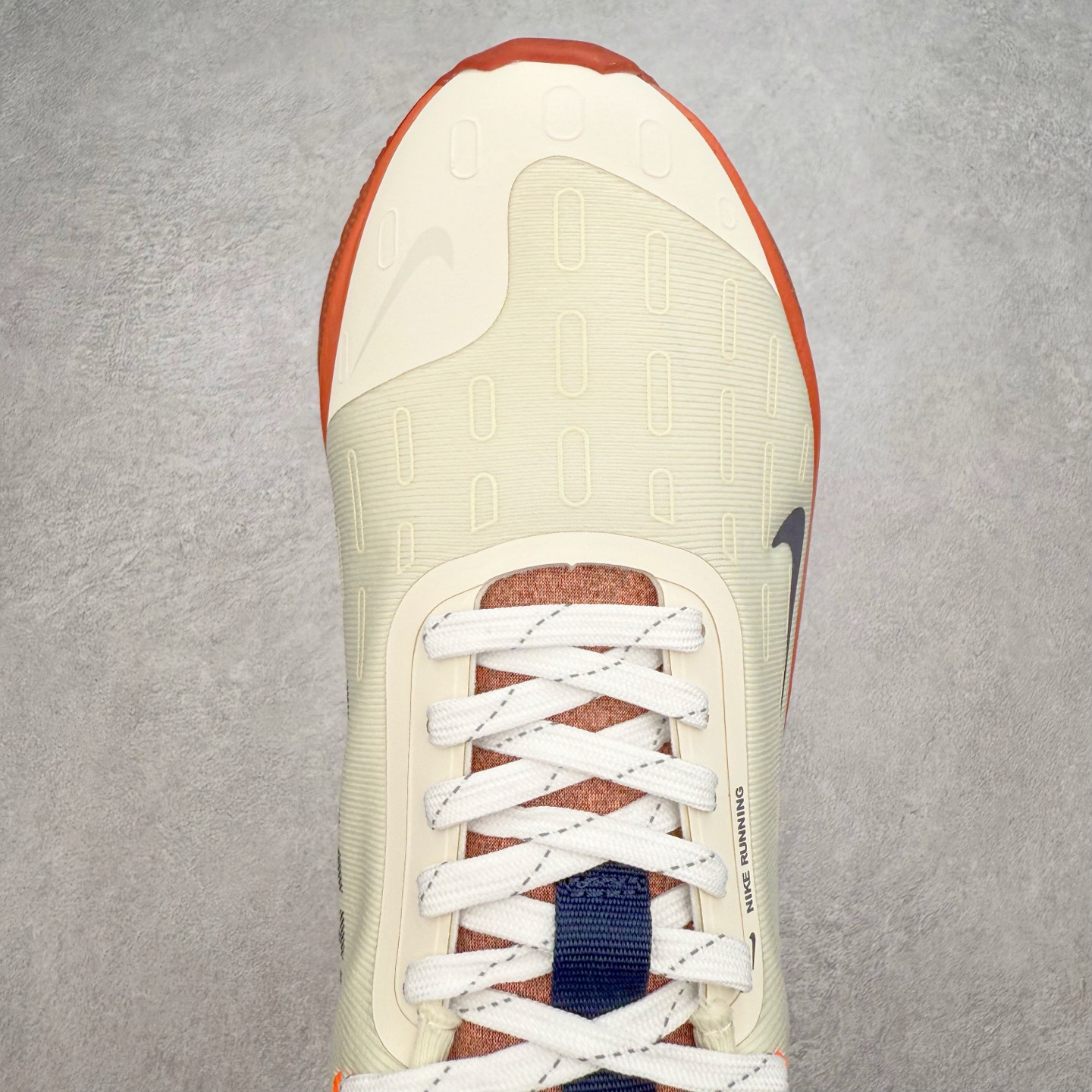 图片[4]-NK React Infinity Run Flyknit 4 GORE-TEX 低帮休闲跑步鞋防水公路助力畅跑 鞋身融入 GORE-TEX 防水层 搭配柔软鞋口在下雨时帮助双足保持干爽舒适 结合 NK ReactX 泡绵提供高出 React 泡绵 13% 的能量回馈 尺码：36 36.5 37.5 38 38.5 39 40 40.5 41.5 42 42.5 43 44 44.5 45-选品中心