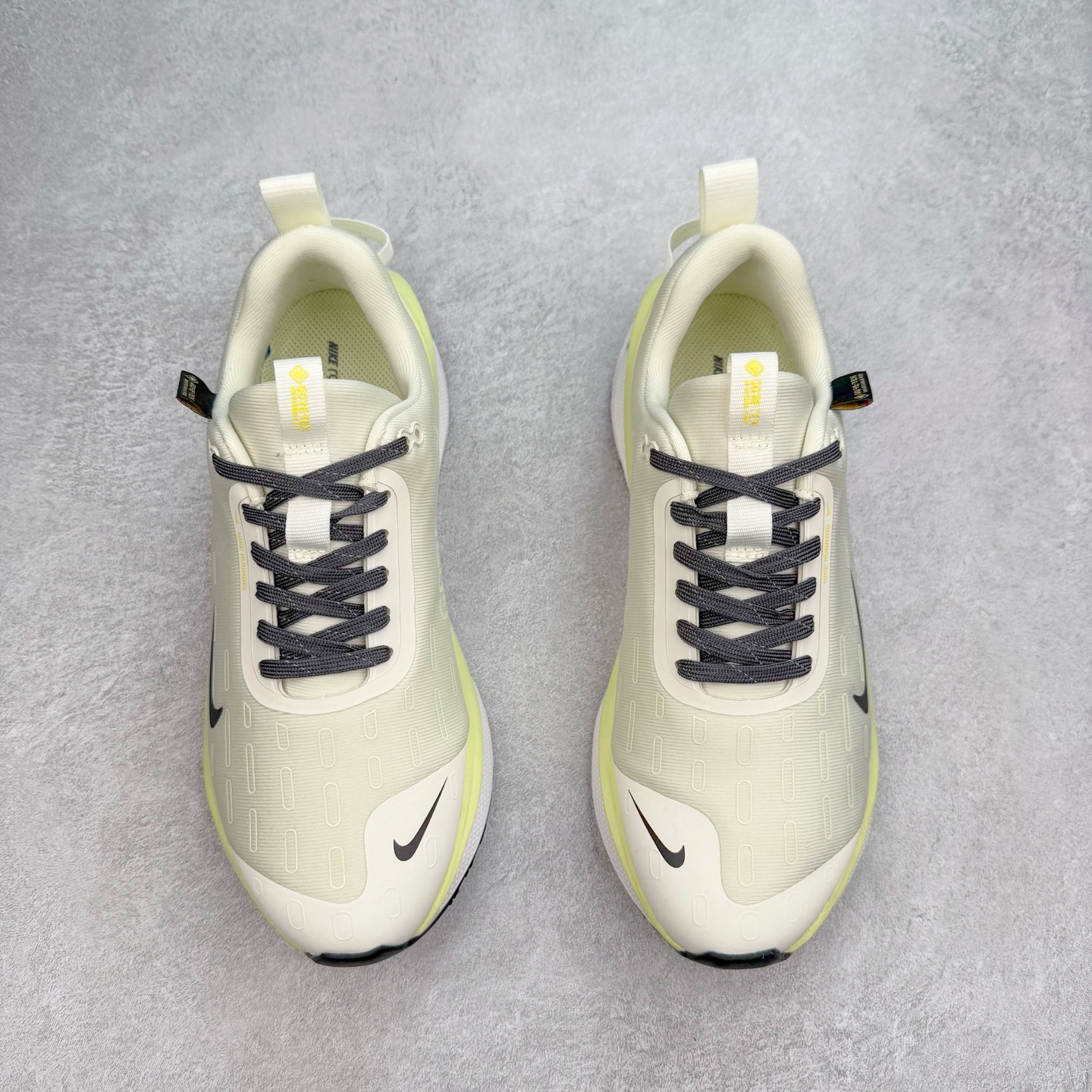 图片[2]-NK React Infinity Run Flyknit 4 GORE-TEX 低帮休闲跑步鞋防水公路助力畅跑 鞋身融入 GORE-TEX 防水层 搭配柔软鞋口在下雨时帮助双足保持干爽舒适 结合 NK ReactX 泡绵提供高出 React 泡绵 13% 的能量回馈 尺码：36 36.5 37.5 38 38.5 39 40 40.5 41.5 42 42.5 43 44 44.5 45-选品中心