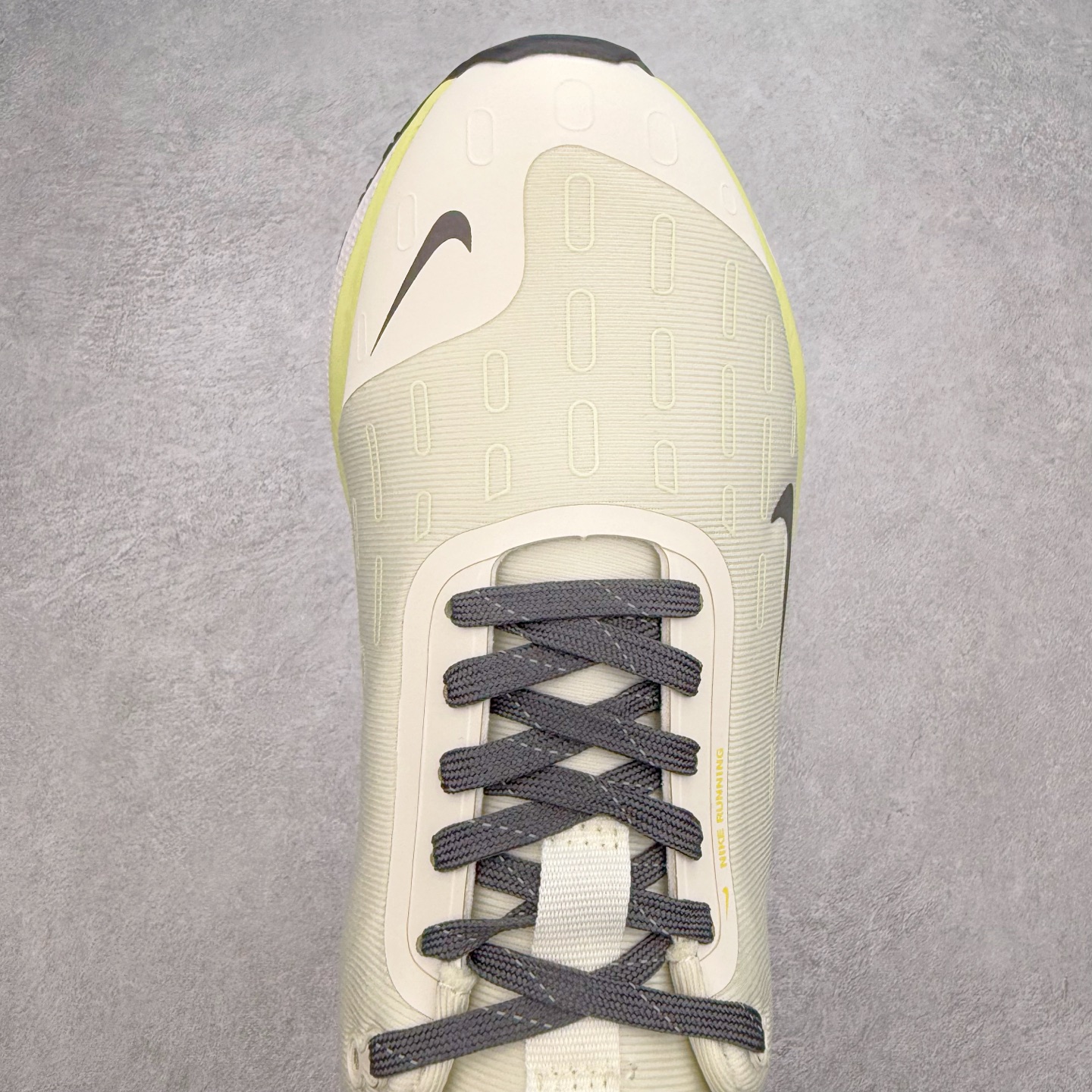 图片[4]-NK React Infinity Run Flyknit 4 GORE-TEX 低帮休闲跑步鞋防水公路助力畅跑 鞋身融入 GORE-TEX 防水层 搭配柔软鞋口在下雨时帮助双足保持干爽舒适 结合 NK ReactX 泡绵提供高出 React 泡绵 13% 的能量回馈 尺码：36 36.5 37.5 38 38.5 39 40 40.5 41.5 42 42.5 43 44 44.5 45-选品中心