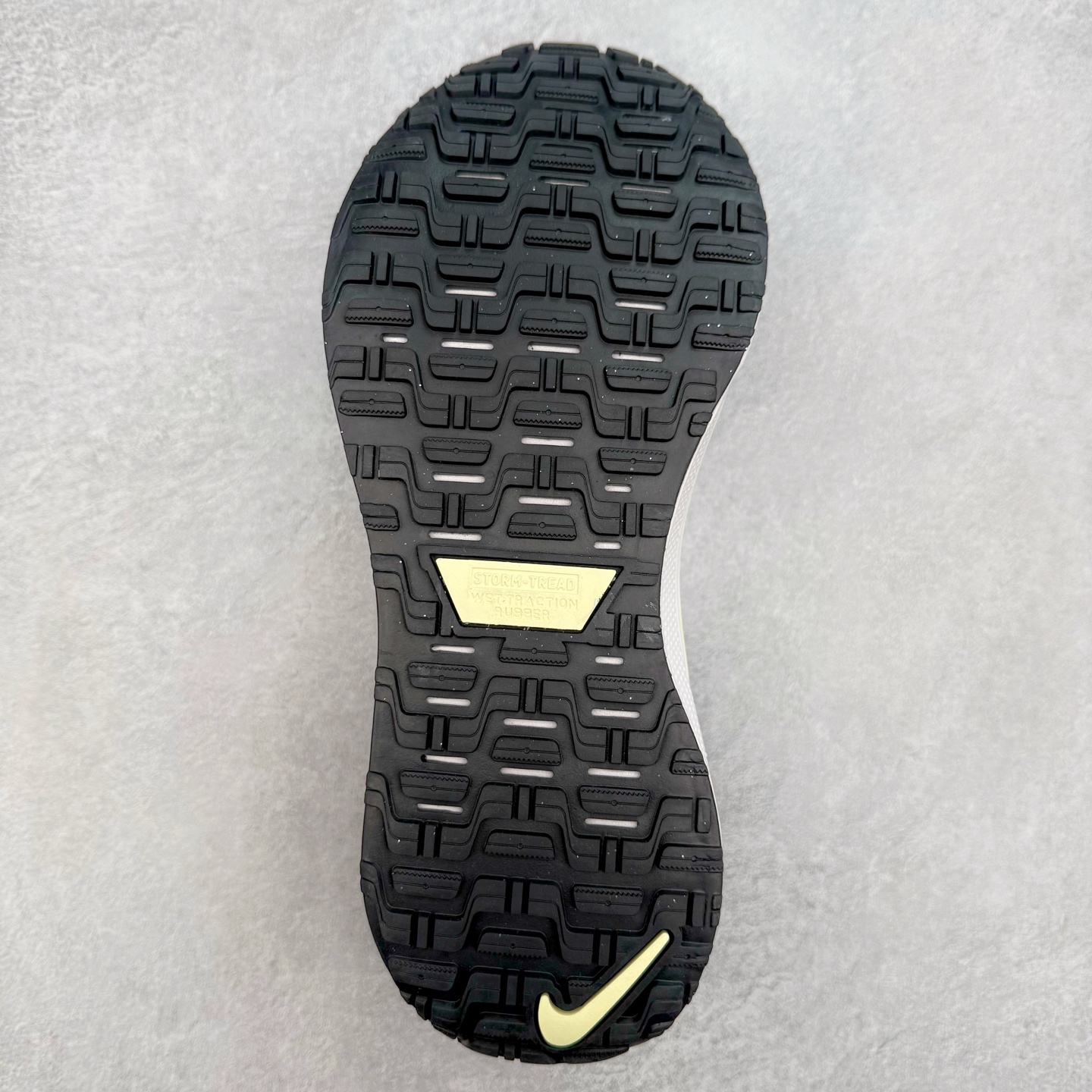 图片[9]-NK React Infinity Run Flyknit 4 GORE-TEX 低帮休闲跑步鞋防水公路助力畅跑 鞋身融入 GORE-TEX 防水层 搭配柔软鞋口在下雨时帮助双足保持干爽舒适 结合 NK ReactX 泡绵提供高出 React 泡绵 13% 的能量回馈 尺码：36 36.5 37.5 38 38.5 39 40 40.5 41.5 42 42.5 43 44 44.5 45-选品中心