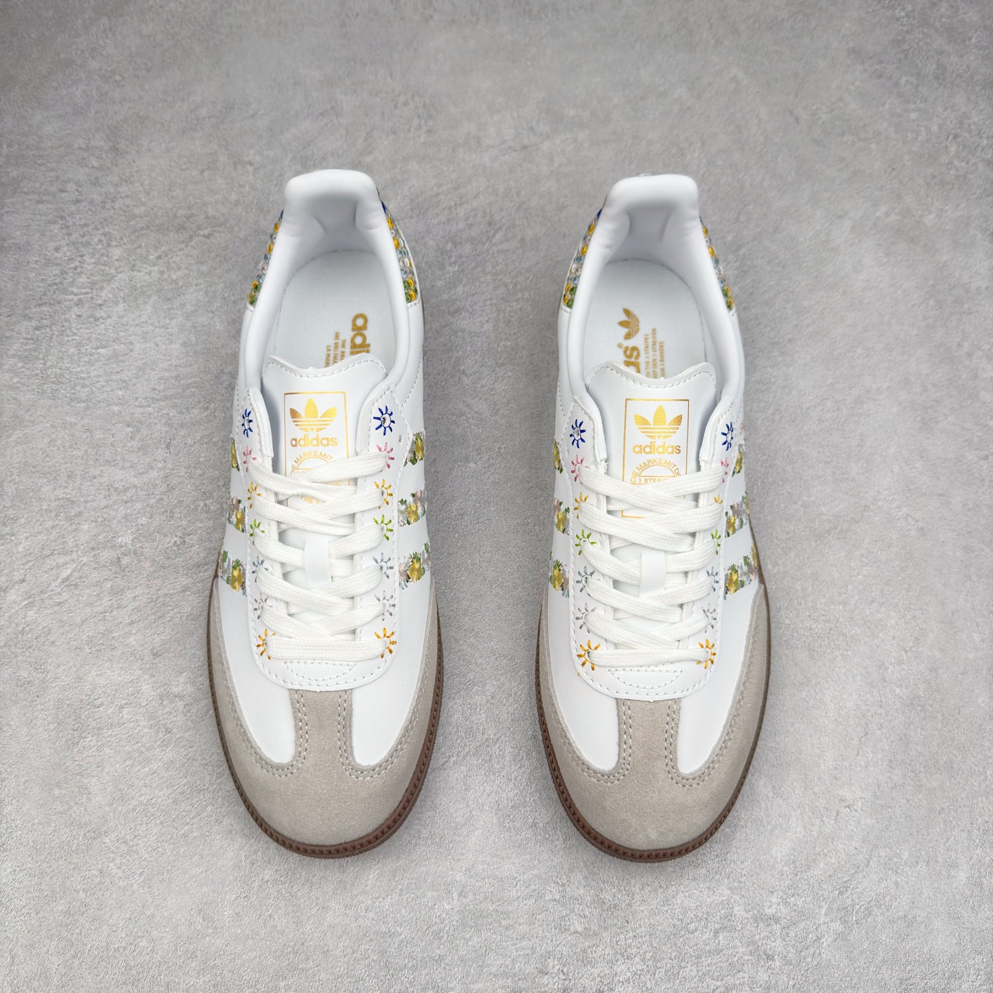 图片[2]-AD Original Samba OG 复古经典轻便板鞋 HQ5155 这款桑巴鞋展示了高质量的工艺 带有装饰的超锁缝制和无缝的手感 柔软、柔软的皮革造型和标志性的3条纹完成了精致的外观 正规合身鞋带 鞋面上有绒面鞋垫 橡胶鞋底 享受正畸套筒软感 自50年代首次亮相以来就一直在赢得粉丝的青睐 尺码：36 36.5 37.5 38 38.5 39 40 40.5 41 42 42.5 43 44 44.5 45-选品中心