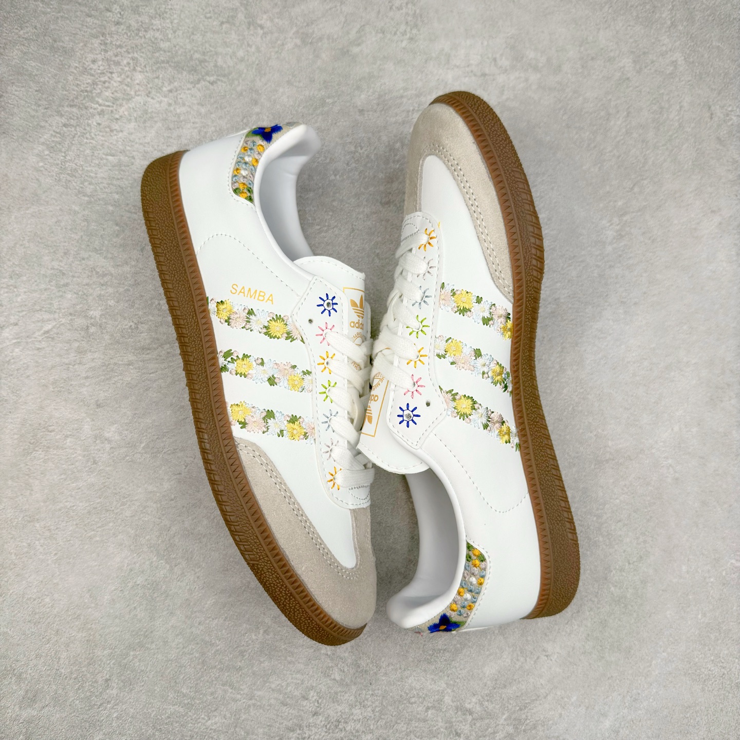 图片[3]-AD Original Samba OG 复古经典轻便板鞋 HQ5155 这款桑巴鞋展示了高质量的工艺 带有装饰的超锁缝制和无缝的手感 柔软、柔软的皮革造型和标志性的3条纹完成了精致的外观 正规合身鞋带 鞋面上有绒面鞋垫 橡胶鞋底 享受正畸套筒软感 自50年代首次亮相以来就一直在赢得粉丝的青睐 尺码：36 36.5 37.5 38 38.5 39 40 40.5 41 42 42.5 43 44 44.5 45-选品中心