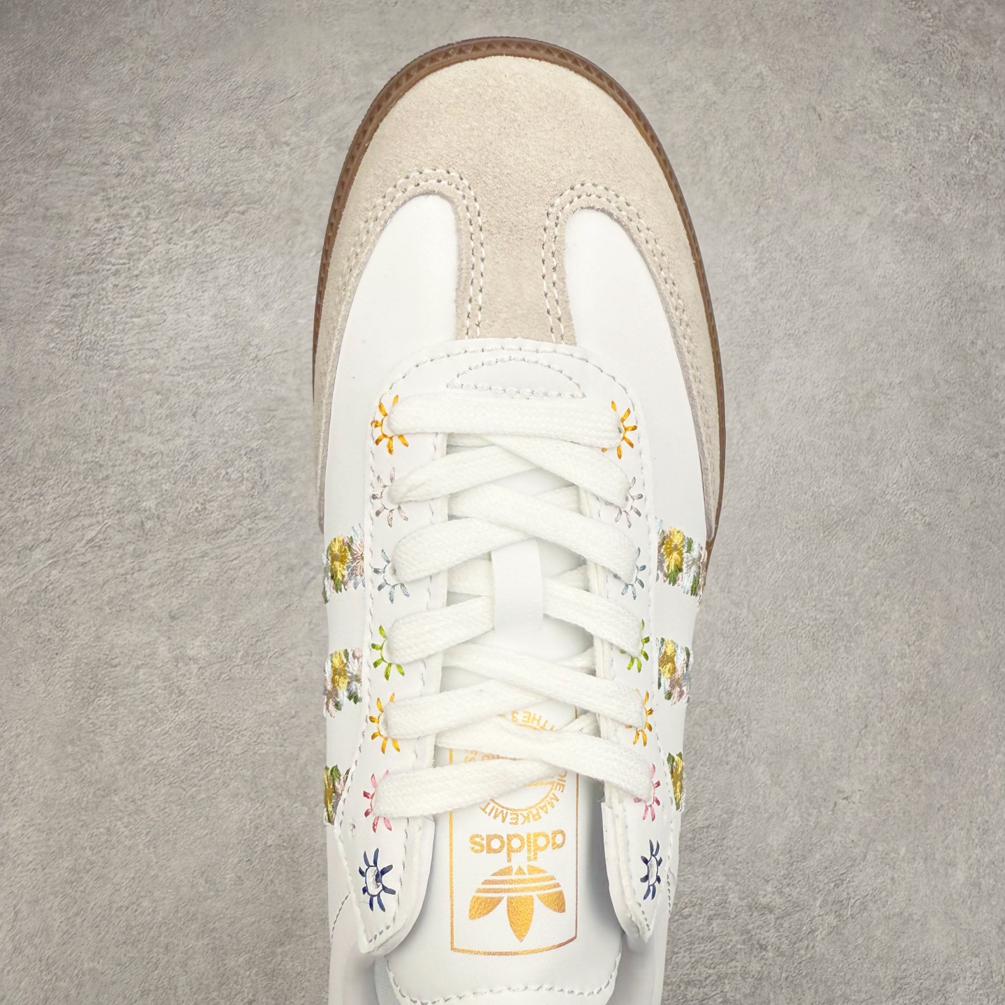 图片[4]-AD Original Samba OG 复古经典轻便板鞋 HQ5155 这款桑巴鞋展示了高质量的工艺 带有装饰的超锁缝制和无缝的手感 柔软、柔软的皮革造型和标志性的3条纹完成了精致的外观 正规合身鞋带 鞋面上有绒面鞋垫 橡胶鞋底 享受正畸套筒软感 自50年代首次亮相以来就一直在赢得粉丝的青睐 尺码：36 36.5 37.5 38 38.5 39 40 40.5 41 42 42.5 43 44 44.5 45-选品中心