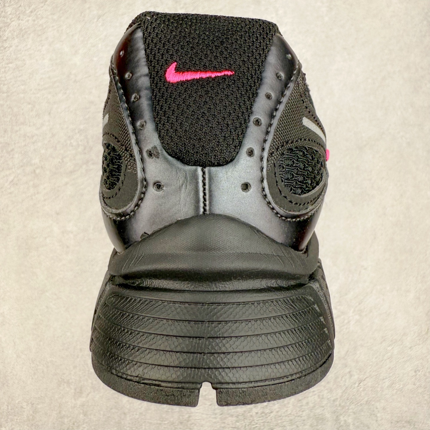 图片[8]-NK V5 RNR 舒适百搭防滑耐磨低帮跑步鞋 HJ5228-007 舒适有型适合日常穿着 该鞋款延续千禧年经典设计搭载泡绵中底 厚实而轻盈匠心细节巧搭立体耐克勾标志焕新演绎复古跑鞋 鞋款从千禧年美学汲取灵感 混搭多种材质突显层次感立体感和传统跑步风范 尺码：36 36.5 37.5 38 38.5 39 40 40.5 41 42 42.5 43 44 44.5 45-选品中心