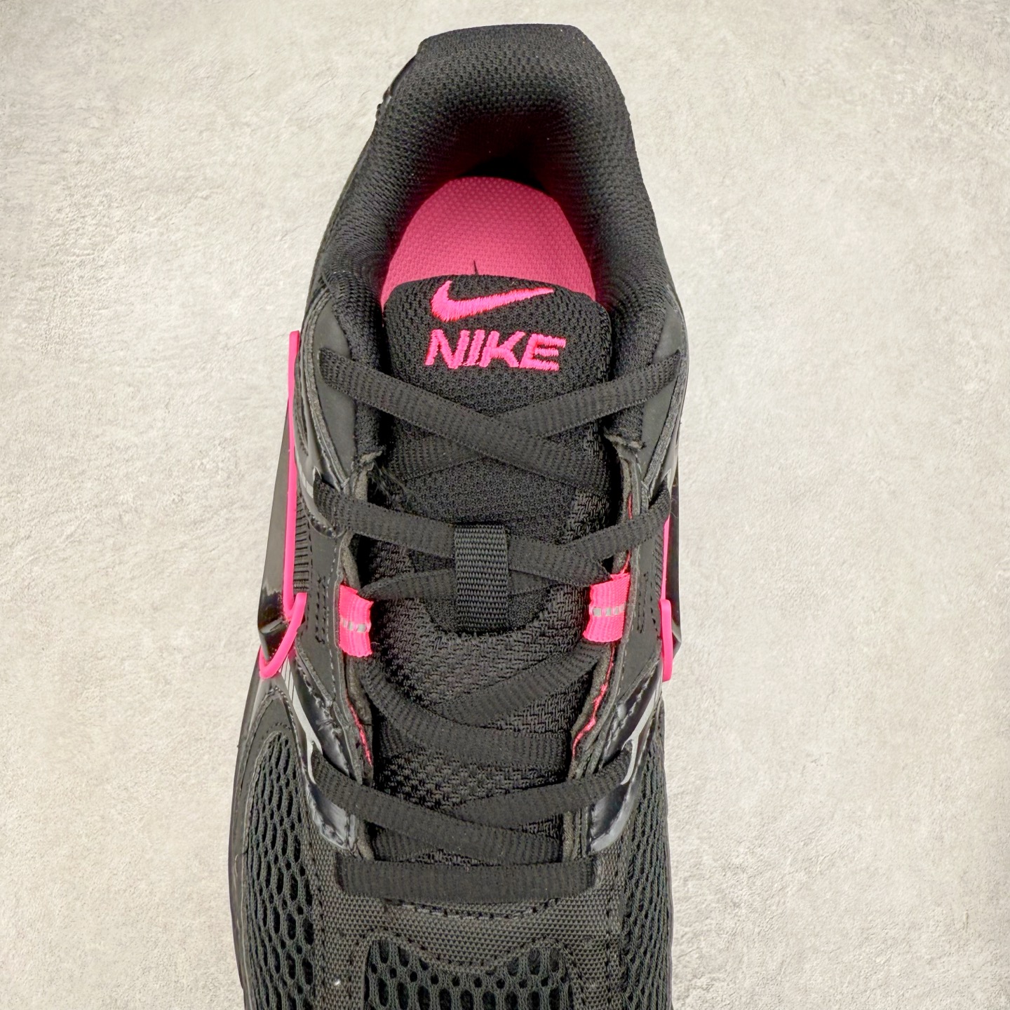 图片[5]-NK V5 RNR 舒适百搭防滑耐磨低帮跑步鞋 HJ5228-007 舒适有型适合日常穿着 该鞋款延续千禧年经典设计搭载泡绵中底 厚实而轻盈匠心细节巧搭立体耐克勾标志焕新演绎复古跑鞋 鞋款从千禧年美学汲取灵感 混搭多种材质突显层次感立体感和传统跑步风范 尺码：36 36.5 37.5 38 38.5 39 40 40.5 41 42 42.5 43 44 44.5 45-选品中心