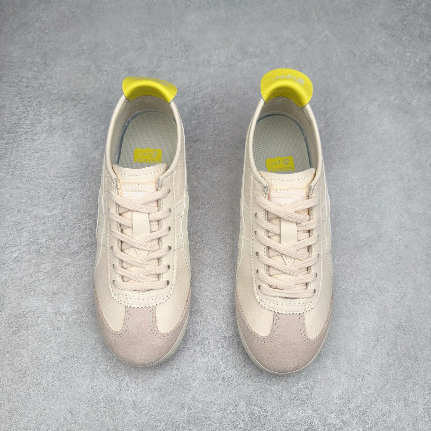 图片[2]-＃C版 Asics Onitsuka Tiger MEXICO 66 亚瑟士鬼冢虎复古经典板鞋 CNY 龙年限定 白红 市场王者选手 海外订单工厂出品 长期生产补货永不断码 超成熟稳定的做工品控 原装全套纸板楦头开发 原汁原味 完美呈现版型 私模正确鞋底咬花纹路 一比一鞋头弧度高度鞋身弧度 绝不口嗨 细节品控鞋型随意秒杀市面 原档咬花纹路私模大底 一个单元有六个三角形 总体形拼接呈现花瓣状 官方四联吊牌 原装Ortholite轻量化鞋垫 原盒原配 质保卡 说明书 钢印防尘纸 纸板中底带钢印 乳胶组合鞋垫 支持全方位的对比专柜 产品从款式颜色造型上体现出追求舒适和细节的完美 鞋类更是推崇手工制作的严谨与完美 融舒适性与可穿性的设计风格 注重细节的完美和别致魅力 既保持稳重 又不失轻松的时尚感 尺码：36 37 37.5 38 39 39.5 40 40.5 41.5 42 42.5 43.5 44 45-选品中心