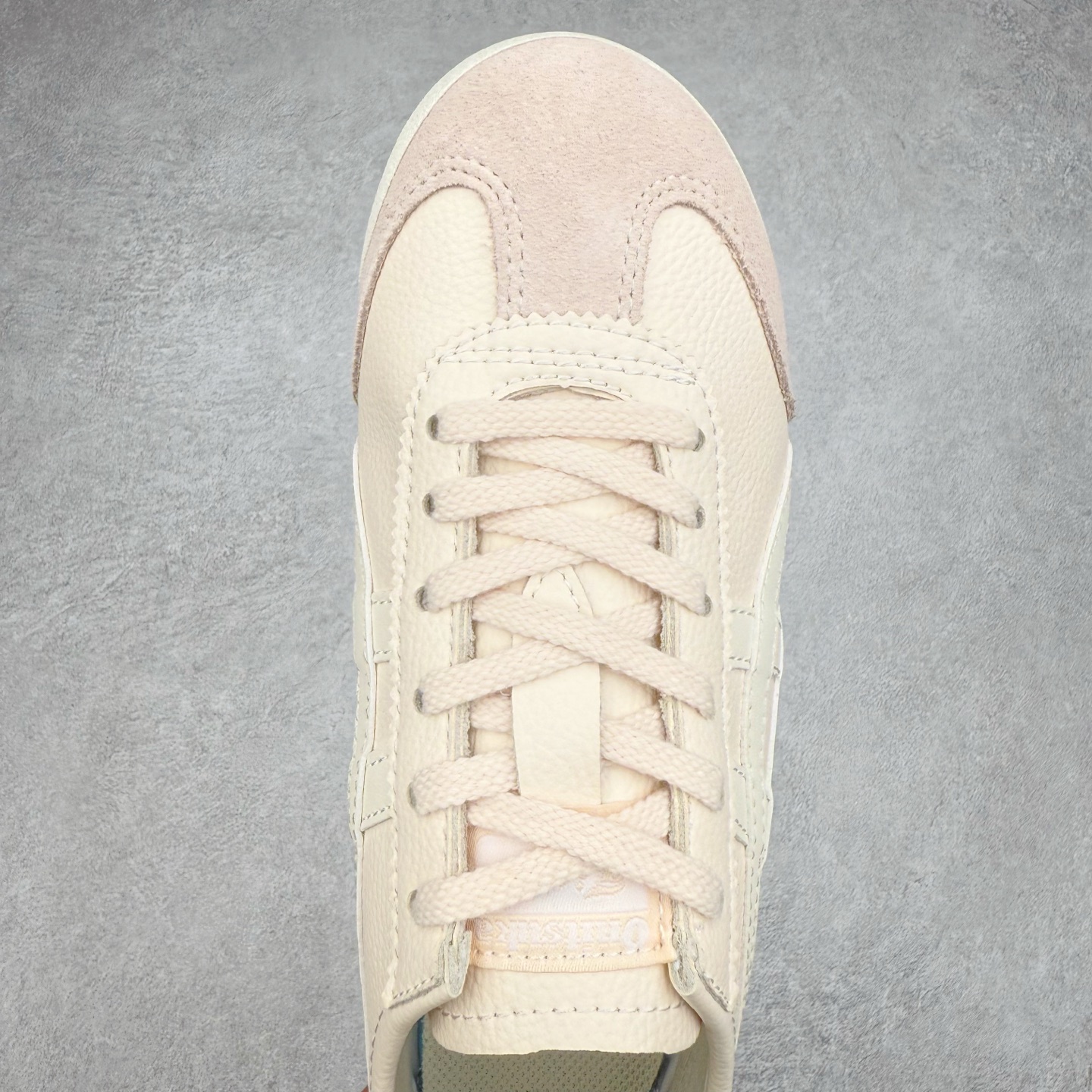 图片[4]-＃C版 Asics Onitsuka Tiger MEXICO 66 亚瑟士鬼冢虎复古经典板鞋 CNY 龙年限定 白红 市场王者选手 海外订单工厂出品 长期生产补货永不断码 超成熟稳定的做工品控 原装全套纸板楦头开发 原汁原味 完美呈现版型 私模正确鞋底咬花纹路 一比一鞋头弧度高度鞋身弧度 绝不口嗨 细节品控鞋型随意秒杀市面 原档咬花纹路私模大底 一个单元有六个三角形 总体形拼接呈现花瓣状 官方四联吊牌 原装Ortholite轻量化鞋垫 原盒原配 质保卡 说明书 钢印防尘纸 纸板中底带钢印 乳胶组合鞋垫 支持全方位的对比专柜 产品从款式颜色造型上体现出追求舒适和细节的完美 鞋类更是推崇手工制作的严谨与完美 融舒适性与可穿性的设计风格 注重细节的完美和别致魅力 既保持稳重 又不失轻松的时尚感 尺码：36 37 37.5 38 39 39.5 40 40.5 41.5 42 42.5 43.5 44 45-选品中心