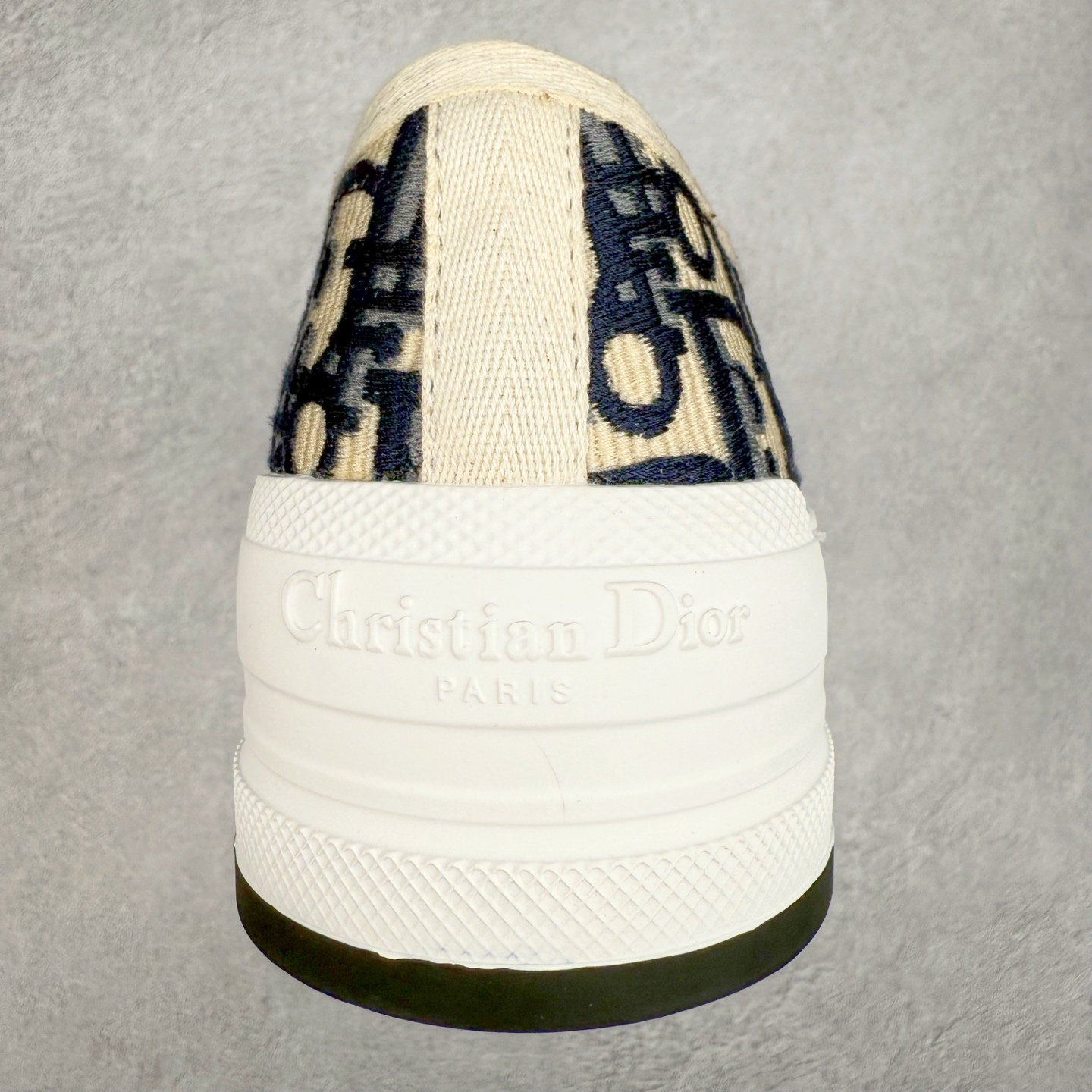 图片[8]-Dior Logo 3D 2025全新帆布刺绣系列增高板鞋 迪奥22S 小红书春季走秀爆款 全网力推单品 全网热销中 “Christian Dior J’Adior”金属配饰胶质品牌标志鞋底 进口纯棉帆布 全粒面绵羊皮内里 原版开模 最强质量 全鞋细节与正品一致 原版同步牛皮垫脚 全套专柜包装 Size 35 36 37 38 39 40-选品中心