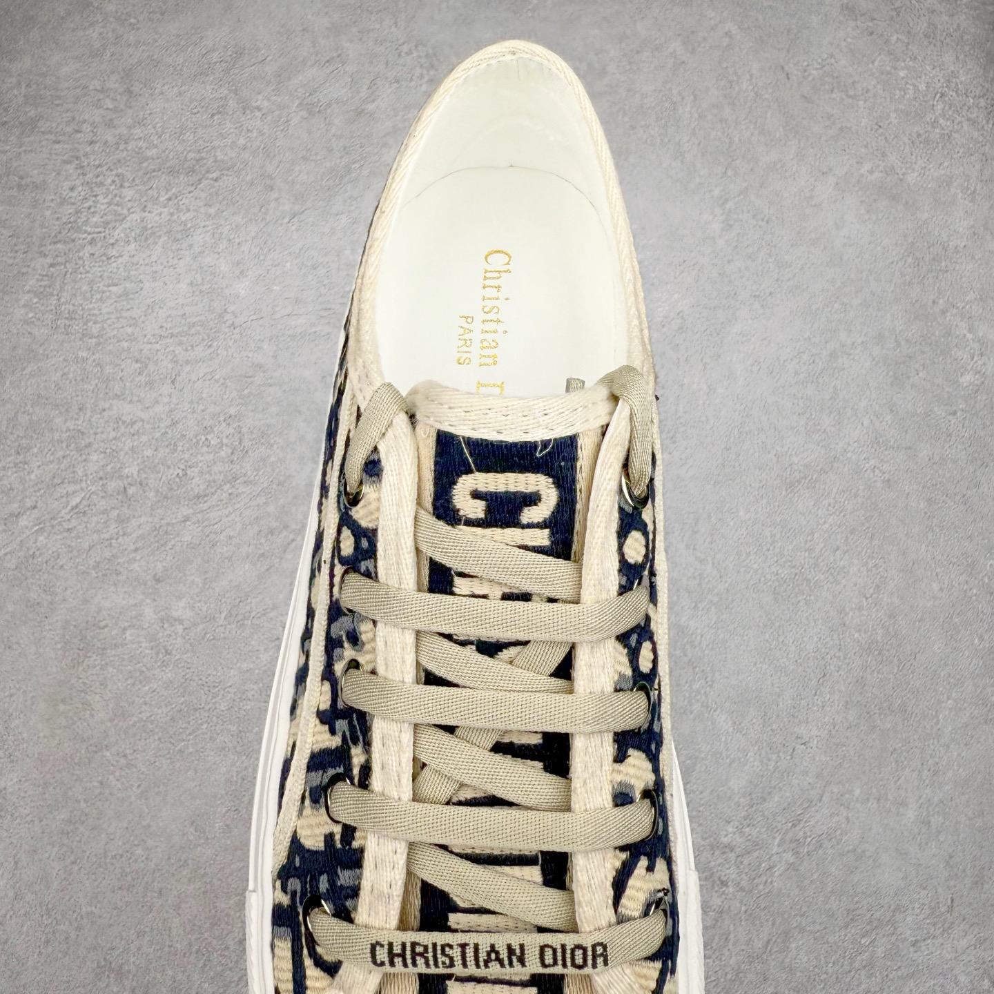 图片[5]-Dior Logo 3D 2025全新帆布刺绣系列增高板鞋 迪奥22S 小红书春季走秀爆款 全网力推单品 全网热销中 “Christian Dior J’Adior”金属配饰胶质品牌标志鞋底 进口纯棉帆布 全粒面绵羊皮内里 原版开模 最强质量 全鞋细节与正品一致 原版同步牛皮垫脚 全套专柜包装 Size 35 36 37 38 39 40-选品中心