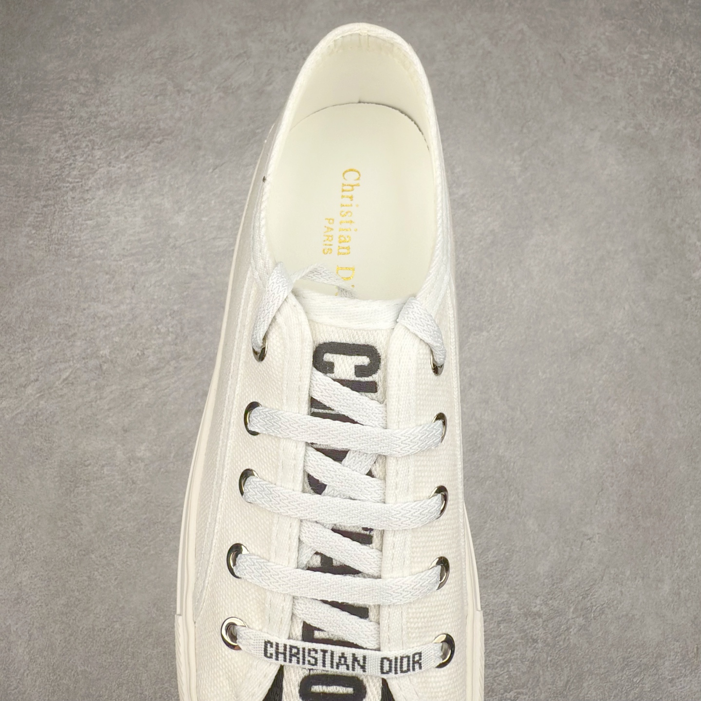 图片[5]-Dior Logo 3D 2025全新帆布刺绣系列增高板鞋 迪奥22S 小红书春季走秀爆款 全网力推单品 全网热销中 “Christian Dior J’Adior”金属配饰胶质品牌标志鞋底 进口纯棉帆布 全粒面绵羊皮内里 原版开模 最强质量 全鞋细节与正品一致 原版同步牛皮垫脚 全套专柜包装 Size 35 36 37 38 39 40-选品中心