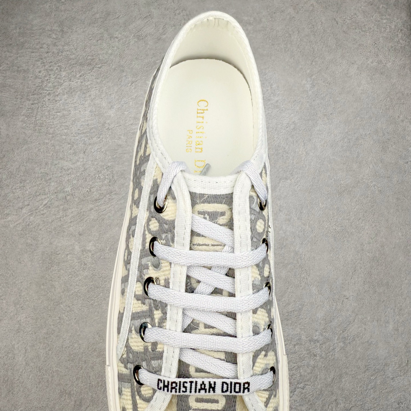 图片[5]-Dior Logo 3D 2025全新帆布刺绣系列增高板鞋 迪奥22S 小红书春季走秀爆款 全网力推单品 全网热销中 “Christian Dior J’Adior”金属配饰胶质品牌标志鞋底 进口纯棉帆布 全粒面绵羊皮内里 原版开模 最强质量 全鞋细节与正品一致 原版同步牛皮垫脚 全套专柜包装 Size 35 36 37 38 39 40-选品中心
