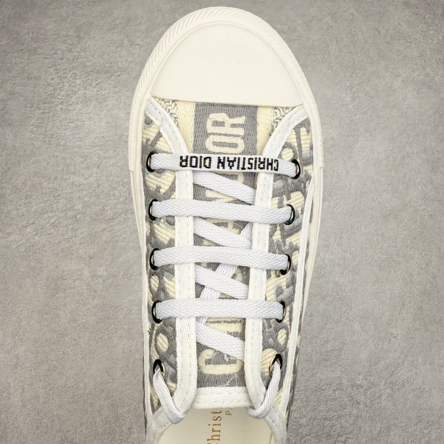 图片[4]-Dior Logo 3D 2025全新帆布刺绣系列增高板鞋 迪奥22S 小红书春季走秀爆款 全网力推单品 全网热销中 “Christian Dior J’Adior”金属配饰胶质品牌标志鞋底 进口纯棉帆布 全粒面绵羊皮内里 原版开模 最强质量 全鞋细节与正品一致 原版同步牛皮垫脚 全套专柜包装 Size 35 36 37 38 39 40-选品中心