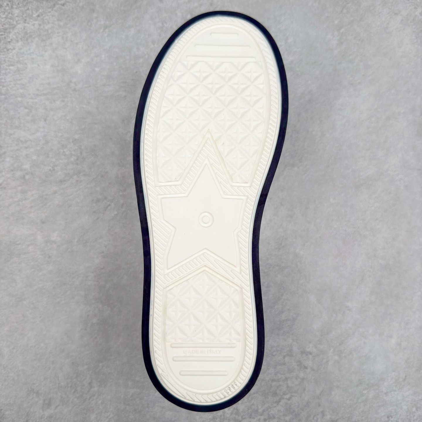 图片[9]-Dior Logo 3D 2025全新帆布刺绣系列增高板鞋 迪奥22S 小红书春季走秀爆款 全网力推单品 全网热销中 “Christian Dior J’Adior”金属配饰胶质品牌标志鞋底 进口纯棉帆布 全粒面绵羊皮内里 原版开模 最强质量 全鞋细节与正品一致 原版同步牛皮垫脚 全套专柜包装 Size 35 36 37 38 39 40-选品中心