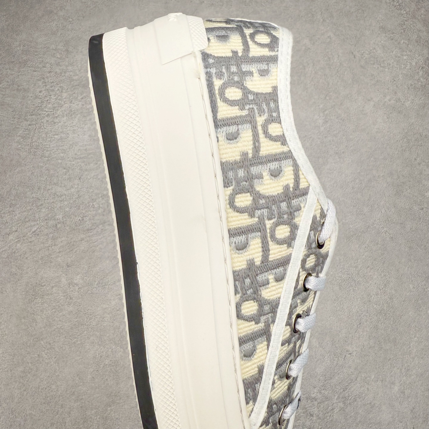 图片[6]-Dior Logo 3D 2025全新帆布刺绣系列增高板鞋 迪奥22S 小红书春季走秀爆款 全网力推单品 全网热销中 “Christian Dior J’Adior”金属配饰胶质品牌标志鞋底 进口纯棉帆布 全粒面绵羊皮内里 原版开模 最强质量 全鞋细节与正品一致 原版同步牛皮垫脚 全套专柜包装 Size 35 36 37 38 39 40-选品中心