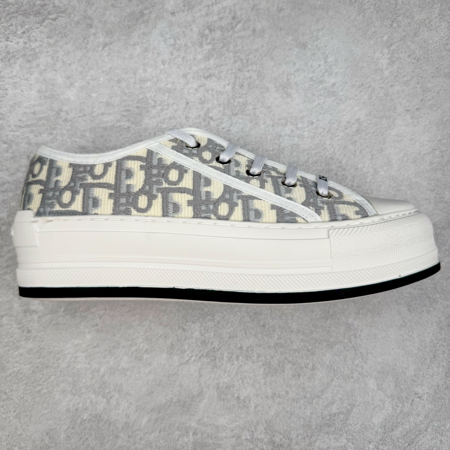 Dior Logo 3D 2025全新帆布刺绣系列增高板鞋 迪奥22S 小红书春季走秀爆款 全网力推单品 全网热销中 “Christian Dior J’Adior”金属配饰胶质品牌标志鞋底 进口纯棉帆布 全粒面绵羊皮内里 原版开模 最强质量 全鞋细节与正品一致 原版同步牛皮垫脚 全套专柜包装 Size 35 36 37 38 39 40-选品中心