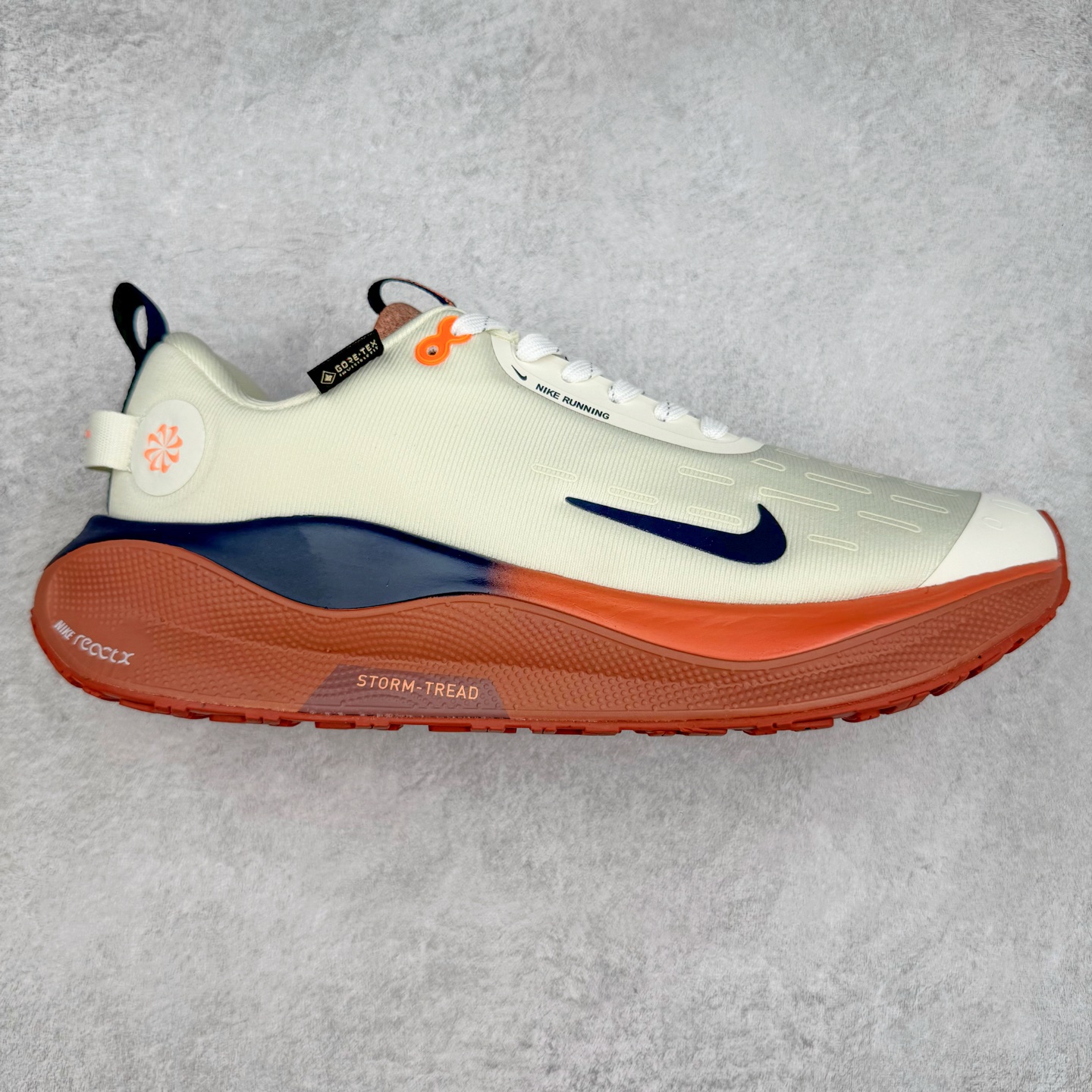 图片[6]-NK React Infinity Run Flyknit 4 GORE-TEX 低帮休闲跑步鞋防水公路助力畅跑 鞋身融入 GORE-TEX 防水层 搭配柔软鞋口在下雨时帮助双足保持干爽舒适 结合 NK ReactX 泡绵提供高出 React 泡绵 13% 的能量回馈 尺码：36 36.5 37.5 38 38.5 39 40 40.5 41.5 42 42.5 43 44 44.5 45-选品中心