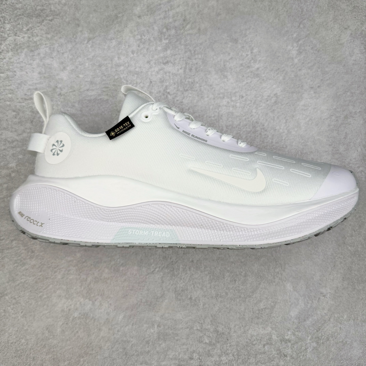 图片[5]-NK React Infinity Run Flyknit 4 GORE-TEX 低帮休闲跑步鞋防水公路助力畅跑 鞋身融入 GORE-TEX 防水层 搭配柔软鞋口在下雨时帮助双足保持干爽舒适 结合 NK ReactX 泡绵提供高出 React 泡绵 13% 的能量回馈 尺码：36 36.5 37.5 38 38.5 39 40 40.5 41.5 42 42.5 43 44 44.5 45-选品中心