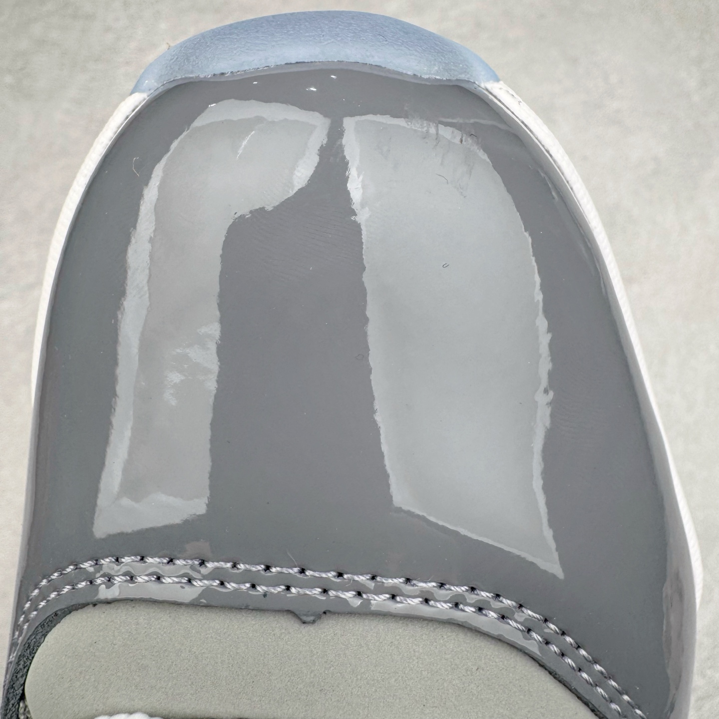 图片[14]-＃KZ神版 Air Jordan AJ11 Retro High 高帮系列 CT8012-005 市场中端王者 耗时半年巨作 全套原纸板楦头开发 确保原汁原味 完美呈现11代版型 此版本只针对中端市场 皮料材质有所更替 其他数据细节工艺流程均保持一致绝不口嗨 细节品控鞋型随意秒杀市面3XX 原楦原档案数据开模打造 原厂中底拉帮钢印 原厂进口漆皮 防冻不开裂 原装鞋撑 水晶大底正确色度色泽 原楦原数据刺绣 原厂车缝走线及对位 毫厘不差 飞人logo采用原数据电脑刺绣 原装正品碳纤维真实碳板 增强抗扭 原内标 原盒标 正确官方原盒 防氧化水晶外底 原厂配套全掌solo气垫 进口港宝加持 后跟自然饱满 全鞋荧光划线卡点 追求极致完美 每一双都是工艺品 多重QC质检 超越公司货的品控标准 实实在在的免检产品 尺码：36 36.5 37.5 38 38.5 39 40 40.5 41 42 42.5 43 44 44.5 45 46 47.5-选品中心