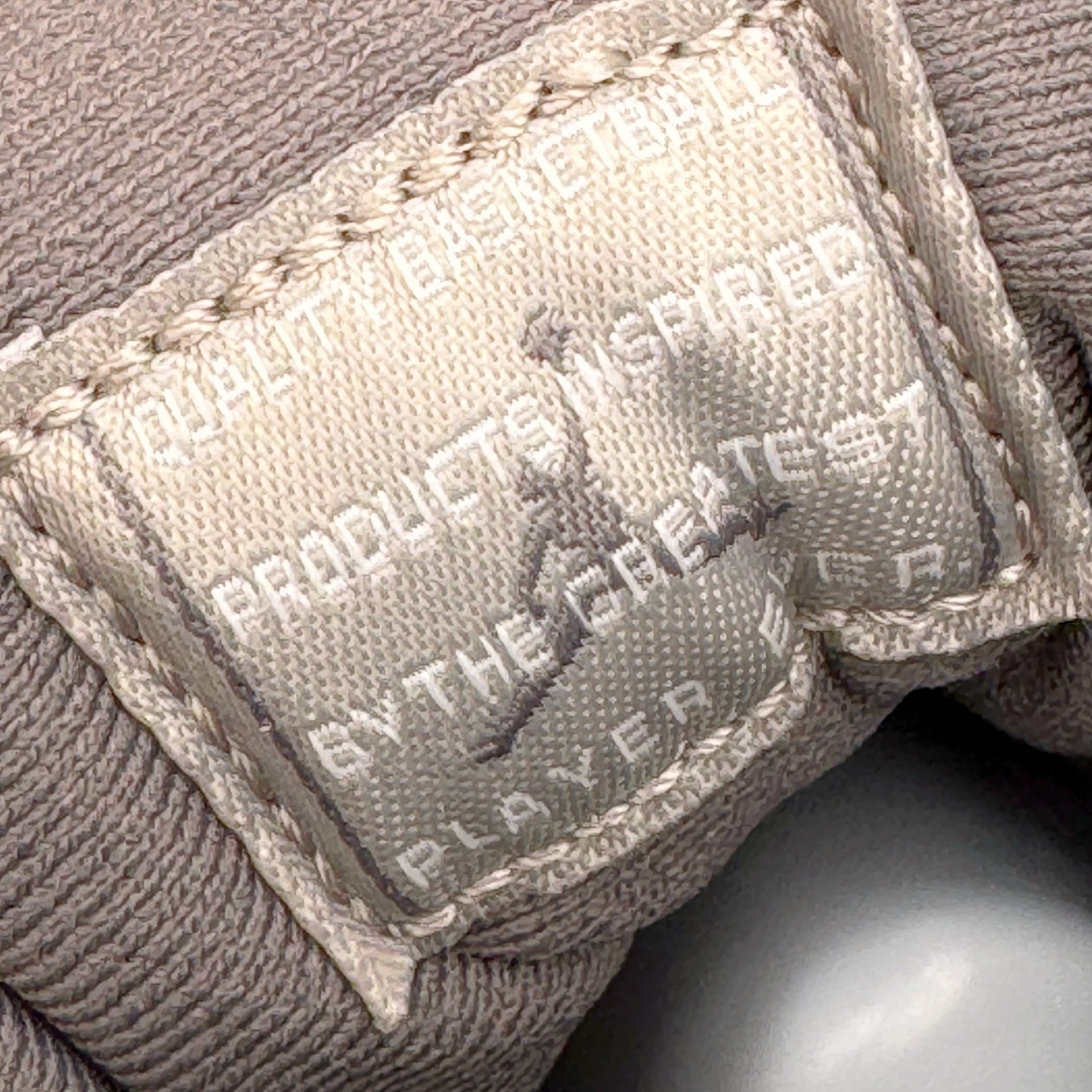 图片[11]-＃KZ神版 Air Jordan AJ11 Retro High 高帮系列 CT8012-005 市场中端王者 耗时半年巨作 全套原纸板楦头开发 确保原汁原味 完美呈现11代版型 此版本只针对中端市场 皮料材质有所更替 其他数据细节工艺流程均保持一致绝不口嗨 细节品控鞋型随意秒杀市面3XX 原楦原档案数据开模打造 原厂中底拉帮钢印 原厂进口漆皮 防冻不开裂 原装鞋撑 水晶大底正确色度色泽 原楦原数据刺绣 原厂车缝走线及对位 毫厘不差 飞人logo采用原数据电脑刺绣 原装正品碳纤维真实碳板 增强抗扭 原内标 原盒标 正确官方原盒 防氧化水晶外底 原厂配套全掌solo气垫 进口港宝加持 后跟自然饱满 全鞋荧光划线卡点 追求极致完美 每一双都是工艺品 多重QC质检 超越公司货的品控标准 实实在在的免检产品 尺码：36 36.5 37.5 38 38.5 39 40 40.5 41 42 42.5 43 44 44.5 45 46 47.5-选品中心