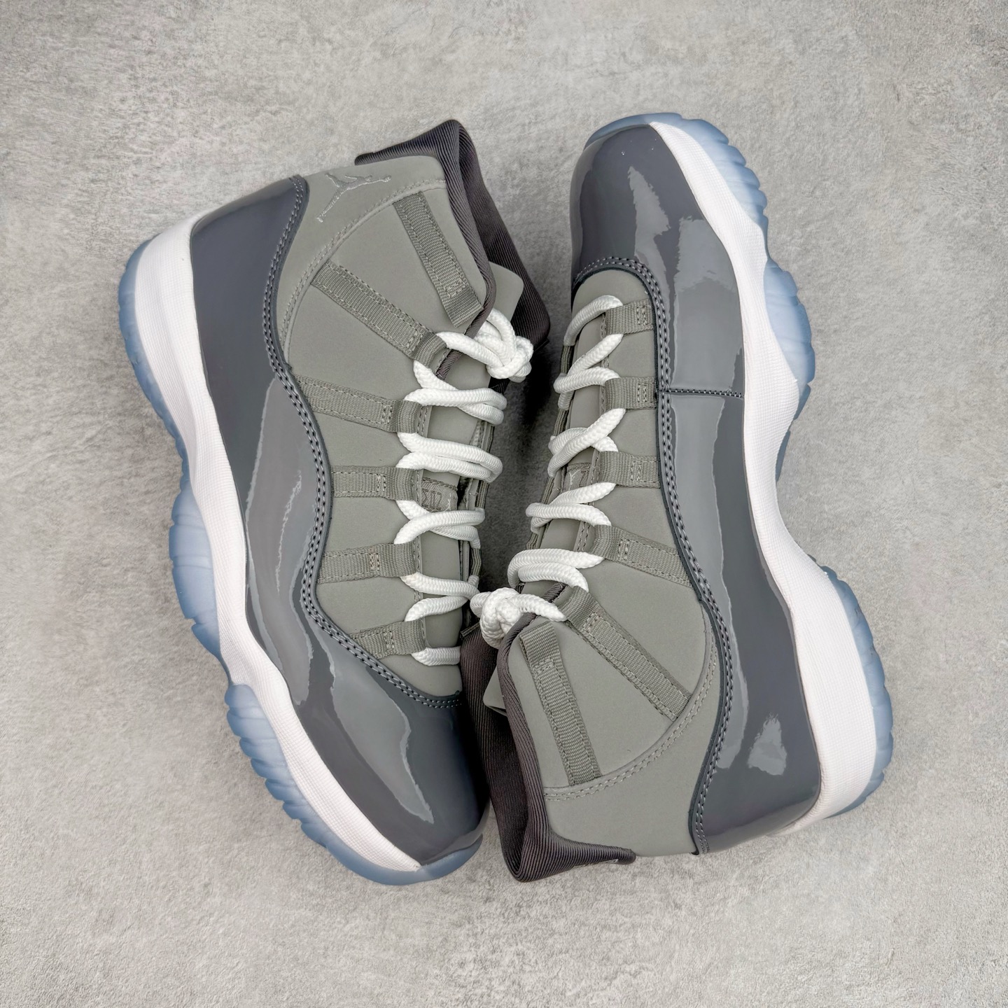 图片[3]-＃KZ神版 Air Jordan AJ11 Retro High 高帮系列 CT8012-005 市场中端王者 耗时半年巨作 全套原纸板楦头开发 确保原汁原味 完美呈现11代版型 此版本只针对中端市场 皮料材质有所更替 其他数据细节工艺流程均保持一致绝不口嗨 细节品控鞋型随意秒杀市面3XX 原楦原档案数据开模打造 原厂中底拉帮钢印 原厂进口漆皮 防冻不开裂 原装鞋撑 水晶大底正确色度色泽 原楦原数据刺绣 原厂车缝走线及对位 毫厘不差 飞人logo采用原数据电脑刺绣 原装正品碳纤维真实碳板 增强抗扭 原内标 原盒标 正确官方原盒 防氧化水晶外底 原厂配套全掌solo气垫 进口港宝加持 后跟自然饱满 全鞋荧光划线卡点 追求极致完美 每一双都是工艺品 多重QC质检 超越公司货的品控标准 实实在在的免检产品 尺码：36 36.5 37.5 38 38.5 39 40 40.5 41 42 42.5 43 44 44.5 45 46 47.5-选品中心