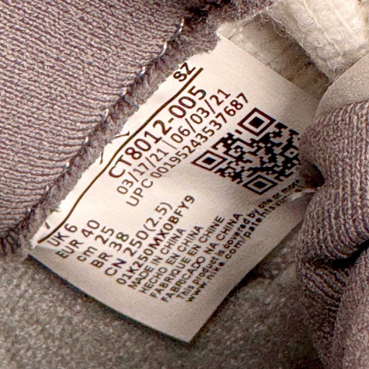 图片[22]-＃KZ神版 Air Jordan AJ11 Retro High 高帮系列 CT8012-005 市场中端王者 耗时半年巨作 全套原纸板楦头开发 确保原汁原味 完美呈现11代版型 此版本只针对中端市场 皮料材质有所更替 其他数据细节工艺流程均保持一致绝不口嗨 细节品控鞋型随意秒杀市面3XX 原楦原档案数据开模打造 原厂中底拉帮钢印 原厂进口漆皮 防冻不开裂 原装鞋撑 水晶大底正确色度色泽 原楦原数据刺绣 原厂车缝走线及对位 毫厘不差 飞人logo采用原数据电脑刺绣 原装正品碳纤维真实碳板 增强抗扭 原内标 原盒标 正确官方原盒 防氧化水晶外底 原厂配套全掌solo气垫 进口港宝加持 后跟自然饱满 全鞋荧光划线卡点 追求极致完美 每一双都是工艺品 多重QC质检 超越公司货的品控标准 实实在在的免检产品 尺码：36 36.5 37.5 38 38.5 39 40 40.5 41 42 42.5 43 44 44.5 45 46 47.5-选品中心