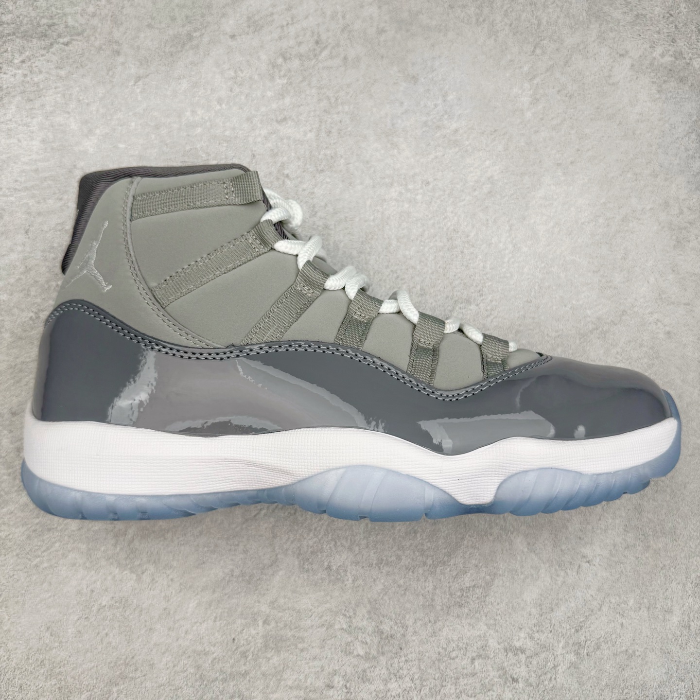 ＃KZ神版 Air Jordan AJ11 Retro High 高帮系列 CT8012-005 市场中端王者 耗时半年巨作 全套原纸板楦头开发 确保原汁原味 完美呈现11代版型 此版本只针对中端市场 皮料材质有所更替 其他数据细节工艺流程均保持一致绝不口嗨 细节品控鞋型随意秒杀市面3XX 原楦原档案数据开模打造 原厂中底拉帮钢印 原厂进口漆皮 防冻不开裂 原装鞋撑 水晶大底正确色度色泽 原楦原数据刺绣 原厂车缝走线及对位 毫厘不差 飞人logo采用原数据电脑刺绣 原装正品碳纤维真实碳板 增强抗扭 原内标 原盒标 正确官方原盒 防氧化水晶外底 原厂配套全掌solo气垫 进口港宝加持 后跟自然饱满 全鞋荧光划线卡点 追求极致完美 每一双都是工艺品 多重QC质检 超越公司货的品控标准 实实在在的免检产品 尺码：36 36.5 37.5 38 38.5 39 40 40.5 41 42 42.5 43 44 44.5 45 46 47.5-选品中心