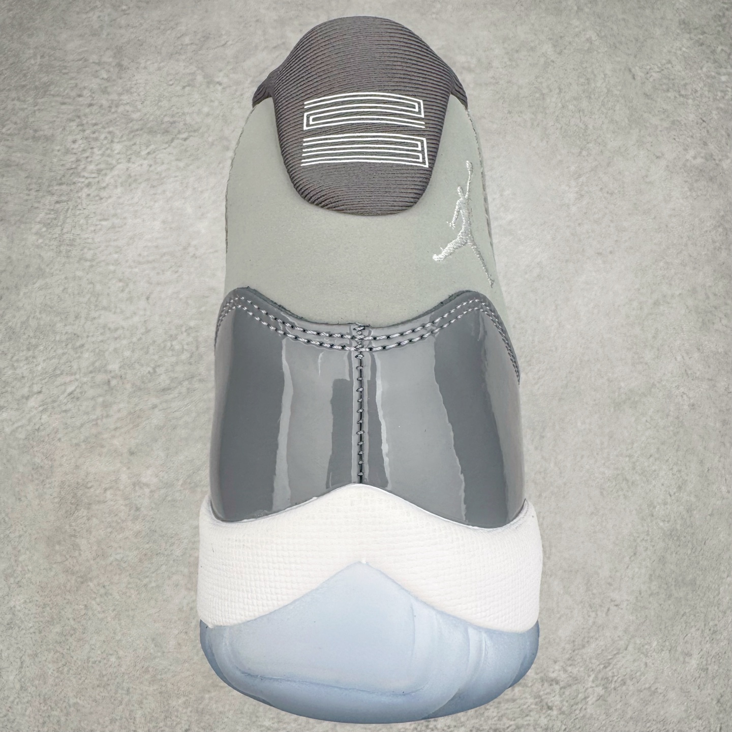 图片[8]-＃KZ神版 Air Jordan AJ11 Retro High 高帮系列 CT8012-005 市场中端王者 耗时半年巨作 全套原纸板楦头开发 确保原汁原味 完美呈现11代版型 此版本只针对中端市场 皮料材质有所更替 其他数据细节工艺流程均保持一致绝不口嗨 细节品控鞋型随意秒杀市面3XX 原楦原档案数据开模打造 原厂中底拉帮钢印 原厂进口漆皮 防冻不开裂 原装鞋撑 水晶大底正确色度色泽 原楦原数据刺绣 原厂车缝走线及对位 毫厘不差 飞人logo采用原数据电脑刺绣 原装正品碳纤维真实碳板 增强抗扭 原内标 原盒标 正确官方原盒 防氧化水晶外底 原厂配套全掌solo气垫 进口港宝加持 后跟自然饱满 全鞋荧光划线卡点 追求极致完美 每一双都是工艺品 多重QC质检 超越公司货的品控标准 实实在在的免检产品 尺码：36 36.5 37.5 38 38.5 39 40 40.5 41 42 42.5 43 44 44.5 45 46 47.5-选品中心