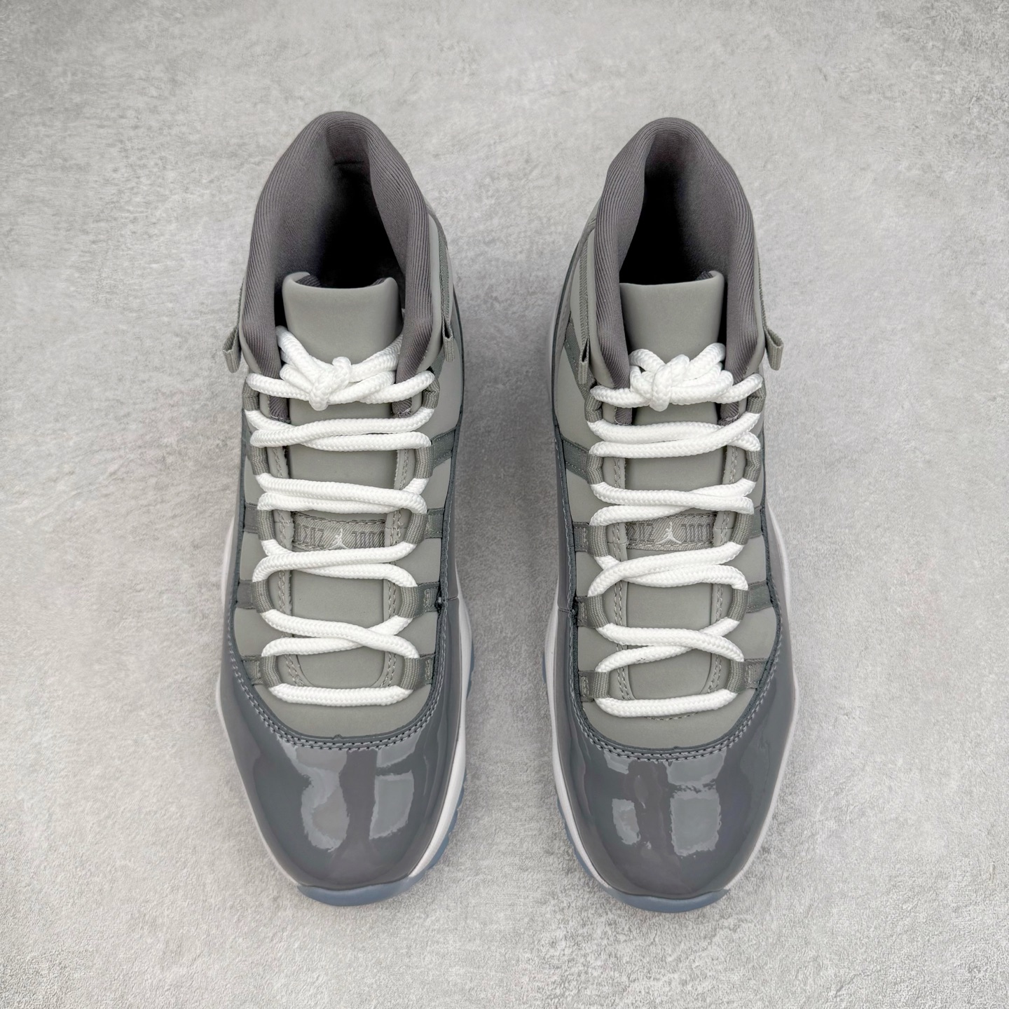 图片[2]-＃KZ神版 Air Jordan AJ11 Retro High 高帮系列 CT8012-005 市场中端王者 耗时半年巨作 全套原纸板楦头开发 确保原汁原味 完美呈现11代版型 此版本只针对中端市场 皮料材质有所更替 其他数据细节工艺流程均保持一致绝不口嗨 细节品控鞋型随意秒杀市面3XX 原楦原档案数据开模打造 原厂中底拉帮钢印 原厂进口漆皮 防冻不开裂 原装鞋撑 水晶大底正确色度色泽 原楦原数据刺绣 原厂车缝走线及对位 毫厘不差 飞人logo采用原数据电脑刺绣 原装正品碳纤维真实碳板 增强抗扭 原内标 原盒标 正确官方原盒 防氧化水晶外底 原厂配套全掌solo气垫 进口港宝加持 后跟自然饱满 全鞋荧光划线卡点 追求极致完美 每一双都是工艺品 多重QC质检 超越公司货的品控标准 实实在在的免检产品 尺码：36 36.5 37.5 38 38.5 39 40 40.5 41 42 42.5 43 44 44.5 45 46 47.5-选品中心