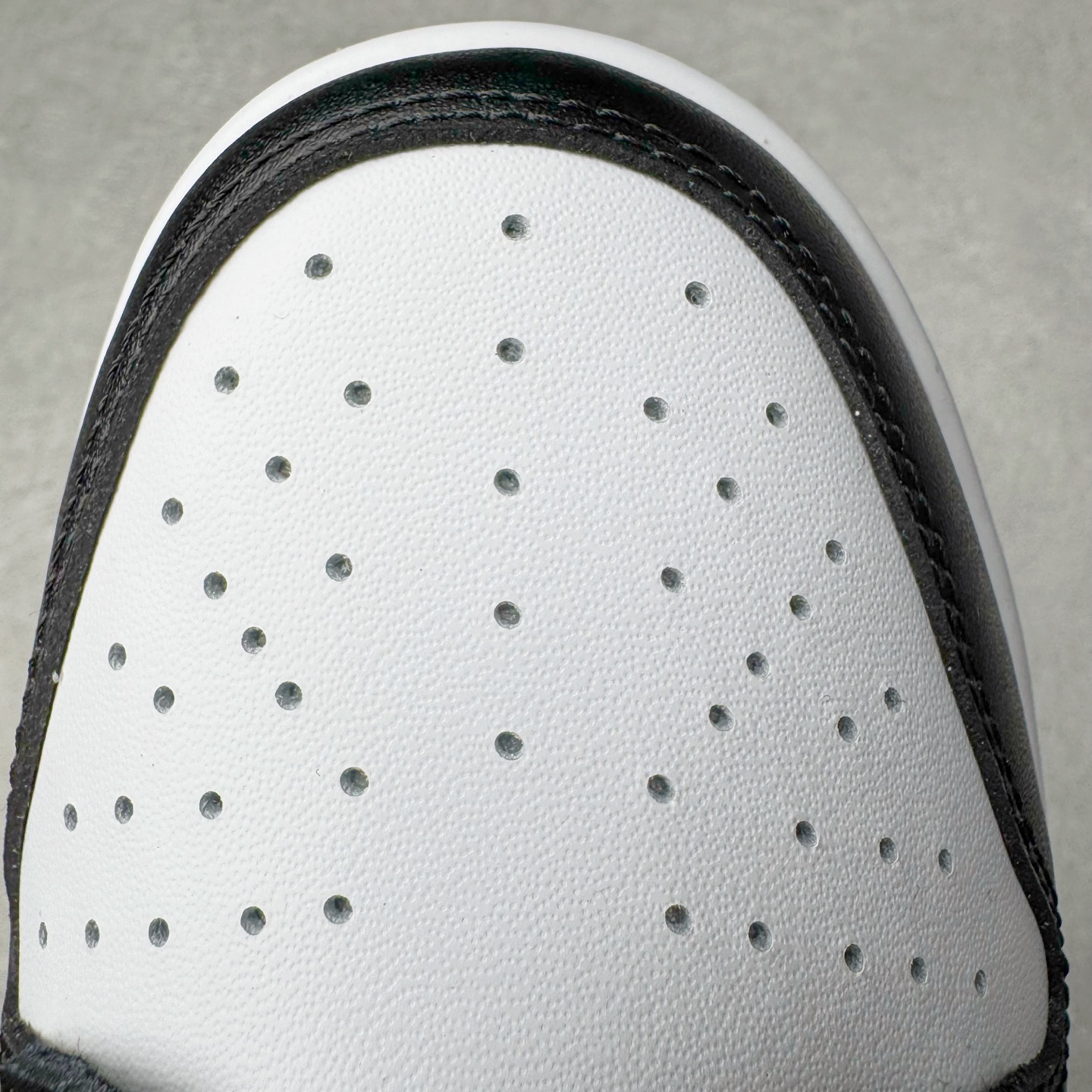 图片[15]-＃YC纯原 NK Dunk Low 黑白熊猫2.0 HF5441-100 实力大厂出品 新配色陆续开发 利润个位数只为口碑 全套原纸板楦头开发 确保原汁原味 完美呈现DUNK版型 一比一鞋头弧度高度鞋身弧度 此版本只针对中端市场 皮料材质有所更替 其他数据细节工艺流程均保持一致 绝不口嗨 细节品控鞋型随意对比 独家私模官方第六代原厂航空铝磨具打磨大底 鞋头坡度极致还原 无解鞋型 原盒原配 圈内天花板工艺 原厂玻璃冲刀 超高清洁度 全鞋零毛边皮料切割 原厂中底布点胶 中底布拉帮走线遵循公司 尺码：36 36.5 37.5 38 38.5 39 40 40.5 41 42 42.5 43 44 44.5 45 46-选品中心