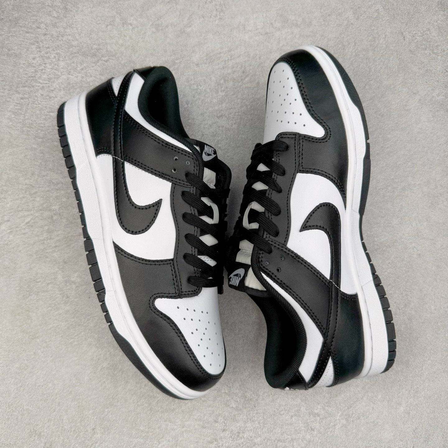 图片[3]-＃YC纯原 NK Dunk Low 黑白熊猫2.0 HF5441-100 实力大厂出品 新配色陆续开发 利润个位数只为口碑 全套原纸板楦头开发 确保原汁原味 完美呈现DUNK版型 一比一鞋头弧度高度鞋身弧度 此版本只针对中端市场 皮料材质有所更替 其他数据细节工艺流程均保持一致 绝不口嗨 细节品控鞋型随意对比 独家私模官方第六代原厂航空铝磨具打磨大底 鞋头坡度极致还原 无解鞋型 原盒原配 圈内天花板工艺 原厂玻璃冲刀 超高清洁度 全鞋零毛边皮料切割 原厂中底布点胶 中底布拉帮走线遵循公司 尺码：36 36.5 37.5 38 38.5 39 40 40.5 41 42 42.5 43 44 44.5 45 46-选品中心