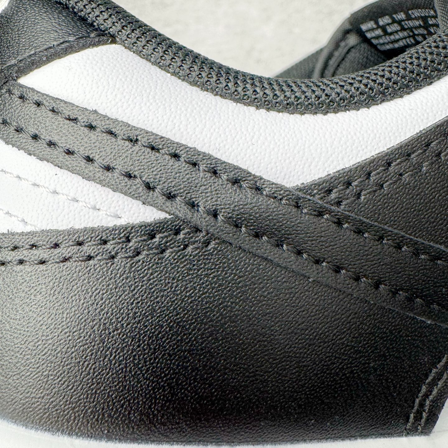 图片[17]-＃YC纯原 NK Dunk Low 黑白熊猫2.0 HF5441-100 实力大厂出品 新配色陆续开发 利润个位数只为口碑 全套原纸板楦头开发 确保原汁原味 完美呈现DUNK版型 一比一鞋头弧度高度鞋身弧度 此版本只针对中端市场 皮料材质有所更替 其他数据细节工艺流程均保持一致 绝不口嗨 细节品控鞋型随意对比 独家私模官方第六代原厂航空铝磨具打磨大底 鞋头坡度极致还原 无解鞋型 原盒原配 圈内天花板工艺 原厂玻璃冲刀 超高清洁度 全鞋零毛边皮料切割 原厂中底布点胶 中底布拉帮走线遵循公司 尺码：36 36.5 37.5 38 38.5 39 40 40.5 41 42 42.5 43 44 44.5 45 46-选品中心