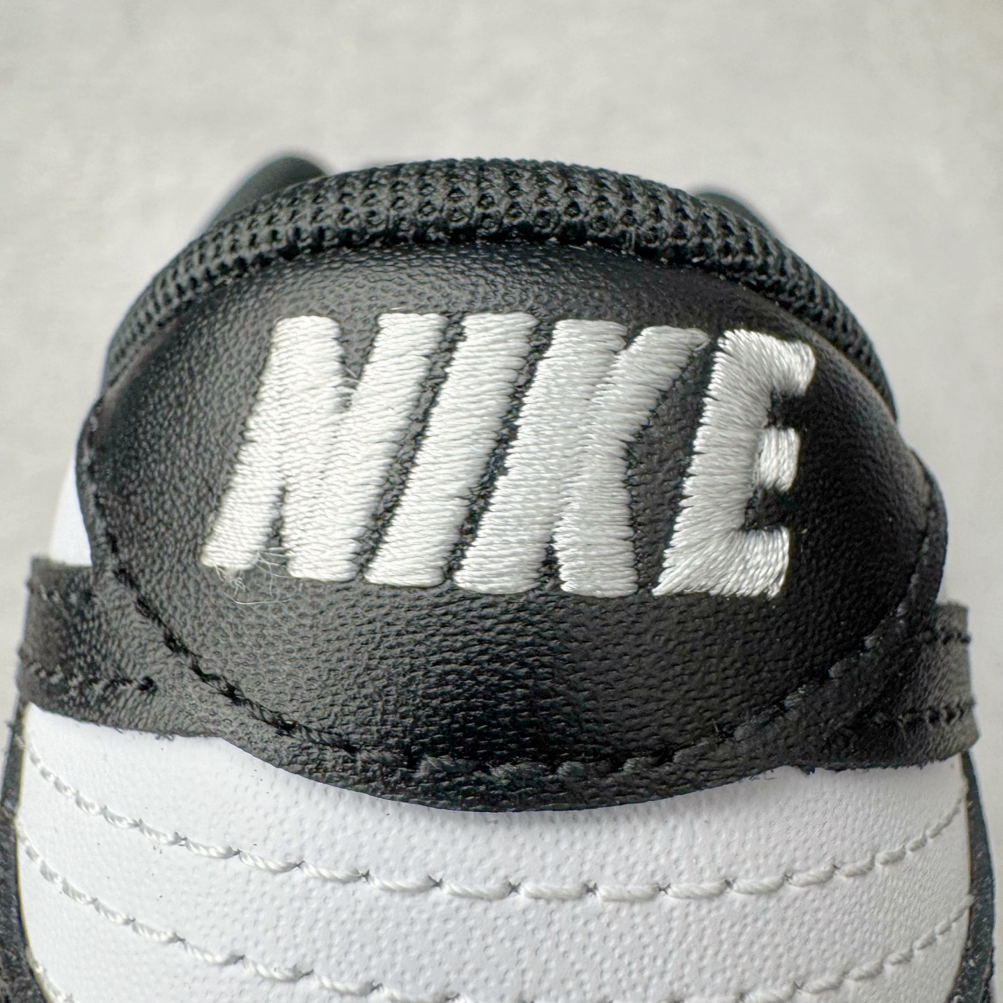 图片[16]-＃YC纯原 NK Dunk Low 黑白熊猫2.0 HF5441-100 实力大厂出品 新配色陆续开发 利润个位数只为口碑 全套原纸板楦头开发 确保原汁原味 完美呈现DUNK版型 一比一鞋头弧度高度鞋身弧度 此版本只针对中端市场 皮料材质有所更替 其他数据细节工艺流程均保持一致 绝不口嗨 细节品控鞋型随意对比 独家私模官方第六代原厂航空铝磨具打磨大底 鞋头坡度极致还原 无解鞋型 原盒原配 圈内天花板工艺 原厂玻璃冲刀 超高清洁度 全鞋零毛边皮料切割 原厂中底布点胶 中底布拉帮走线遵循公司 尺码：36 36.5 37.5 38 38.5 39 40 40.5 41 42 42.5 43 44 44.5 45 46-选品中心