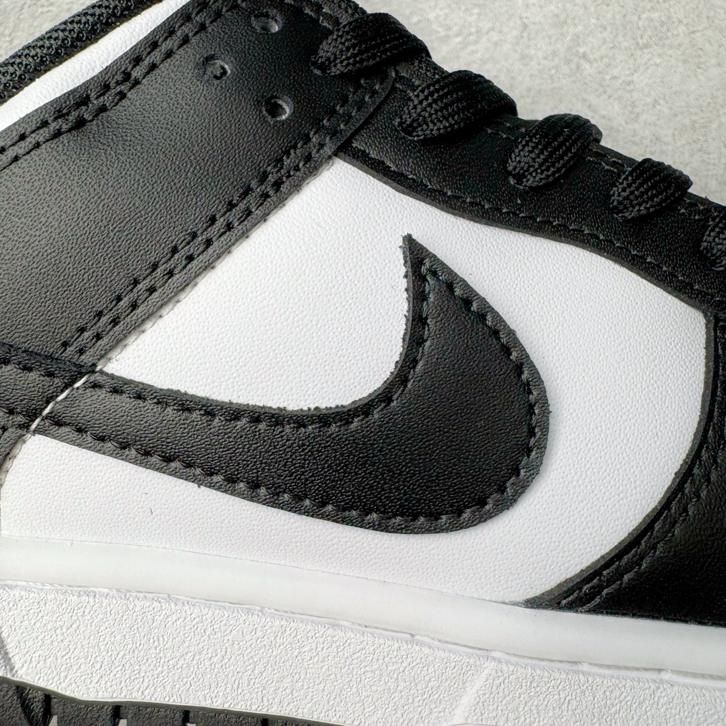 图片[18]-＃YC纯原 NK Dunk Low 黑白熊猫2.0 HF5441-100 实力大厂出品 新配色陆续开发 利润个位数只为口碑 全套原纸板楦头开发 确保原汁原味 完美呈现DUNK版型 一比一鞋头弧度高度鞋身弧度 此版本只针对中端市场 皮料材质有所更替 其他数据细节工艺流程均保持一致 绝不口嗨 细节品控鞋型随意对比 独家私模官方第六代原厂航空铝磨具打磨大底 鞋头坡度极致还原 无解鞋型 原盒原配 圈内天花板工艺 原厂玻璃冲刀 超高清洁度 全鞋零毛边皮料切割 原厂中底布点胶 中底布拉帮走线遵循公司 尺码：36 36.5 37.5 38 38.5 39 40 40.5 41 42 42.5 43 44 44.5 45 46-选品中心