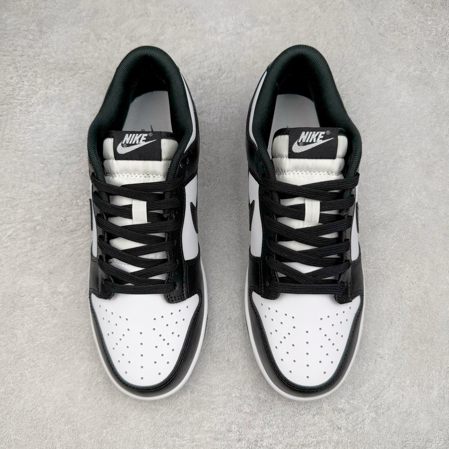 图片[2]-＃YC纯原 NK Dunk Low 黑白熊猫2.0 HF5441-100 实力大厂出品 新配色陆续开发 利润个位数只为口碑 全套原纸板楦头开发 确保原汁原味 完美呈现DUNK版型 一比一鞋头弧度高度鞋身弧度 此版本只针对中端市场 皮料材质有所更替 其他数据细节工艺流程均保持一致 绝不口嗨 细节品控鞋型随意对比 独家私模官方第六代原厂航空铝磨具打磨大底 鞋头坡度极致还原 无解鞋型 原盒原配 圈内天花板工艺 原厂玻璃冲刀 超高清洁度 全鞋零毛边皮料切割 原厂中底布点胶 中底布拉帮走线遵循公司 尺码：36 36.5 37.5 38 38.5 39 40 40.5 41 42 42.5 43 44 44.5 45 46-选品中心