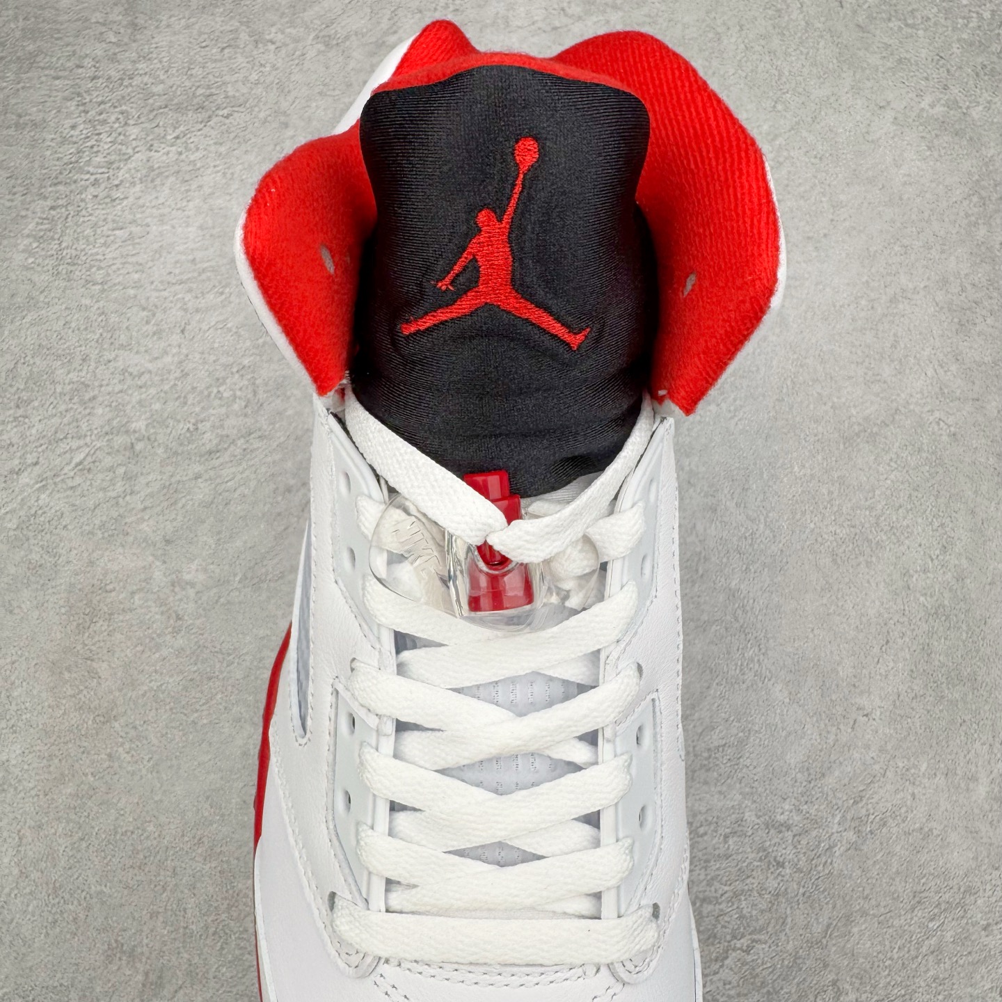 图片[5]-＃纯原 Air Jordan AJ5 OG 火焰红HQ7978-101 SZ原厂全套原楦原纸板磨具开发 原厂皮料加持 原厂港宝加持定型后跟R度完美 同源原厂电绣 飞人针数密度立体效果一致 原厂拉帮手法 原厂配置纸衬高频鞋盒 原厂指令配双鞋带 原厂TPU网格鞋带扣 超高鞋面清洁度 最高QC检验标准 控制溢胶瑕疵 到手可放心比对发售原鞋 上脚百分百充正驾驭 尺码：40 40.5 41 42 42.5 43 44 44.5 45 46 47.5-选品中心