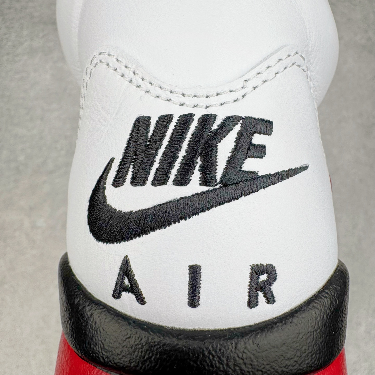 图片[24]-＃纯原 Air Jordan AJ5 OG 火焰红HQ7978-101 SZ原厂全套原楦原纸板磨具开发 原厂皮料加持 原厂港宝加持定型后跟R度完美 同源原厂电绣 飞人针数密度立体效果一致 原厂拉帮手法 原厂配置纸衬高频鞋盒 原厂指令配双鞋带 原厂TPU网格鞋带扣 超高鞋面清洁度 最高QC检验标准 控制溢胶瑕疵 到手可放心比对发售原鞋 上脚百分百充正驾驭 尺码：40 40.5 41 42 42.5 43 44 44.5 45 46 47.5-选品中心