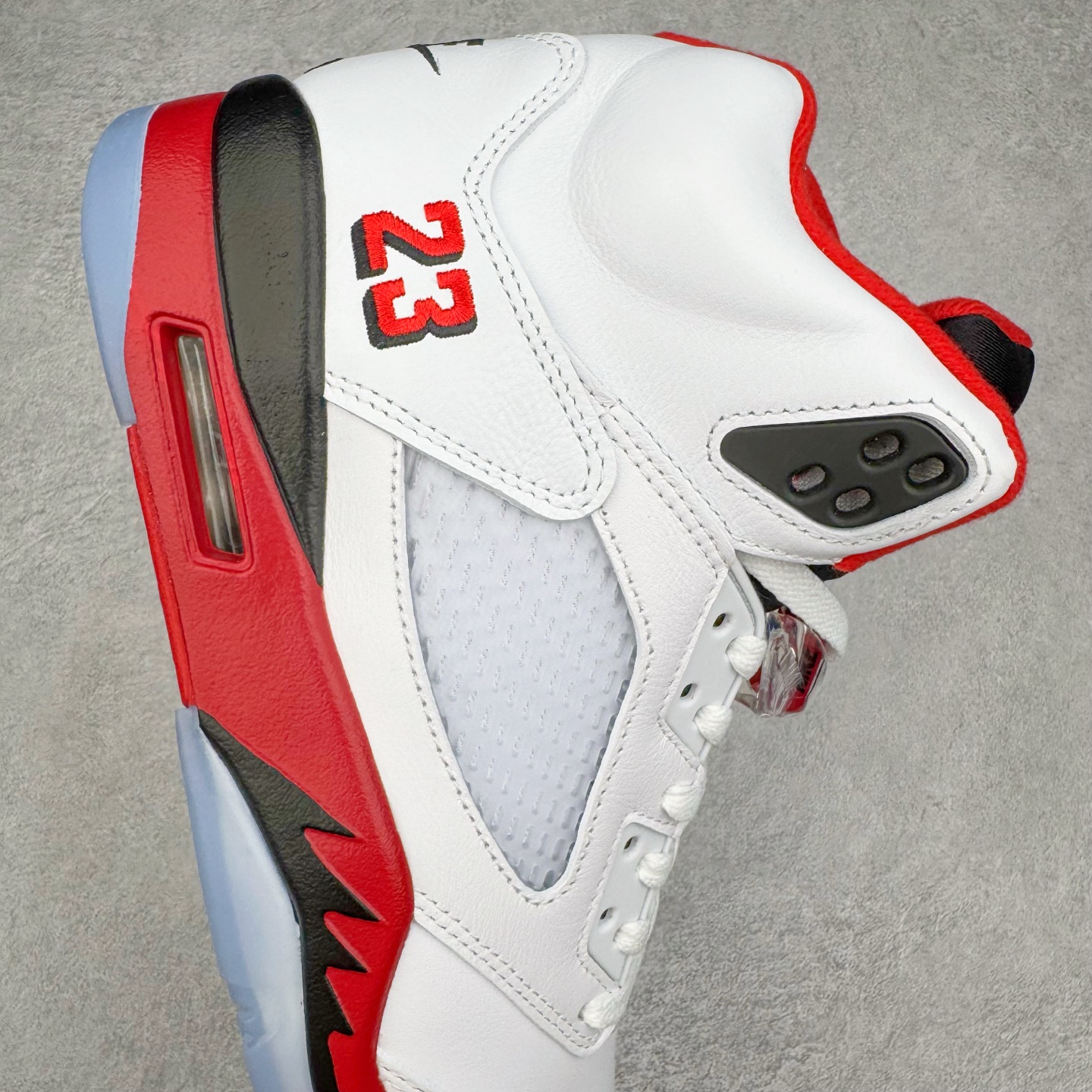 图片[6]-＃纯原 Air Jordan AJ5 OG 火焰红HQ7978-101 SZ原厂全套原楦原纸板磨具开发 原厂皮料加持 原厂港宝加持定型后跟R度完美 同源原厂电绣 飞人针数密度立体效果一致 原厂拉帮手法 原厂配置纸衬高频鞋盒 原厂指令配双鞋带 原厂TPU网格鞋带扣 超高鞋面清洁度 最高QC检验标准 控制溢胶瑕疵 到手可放心比对发售原鞋 上脚百分百充正驾驭 尺码：40 40.5 41 42 42.5 43 44 44.5 45 46 47.5-选品中心