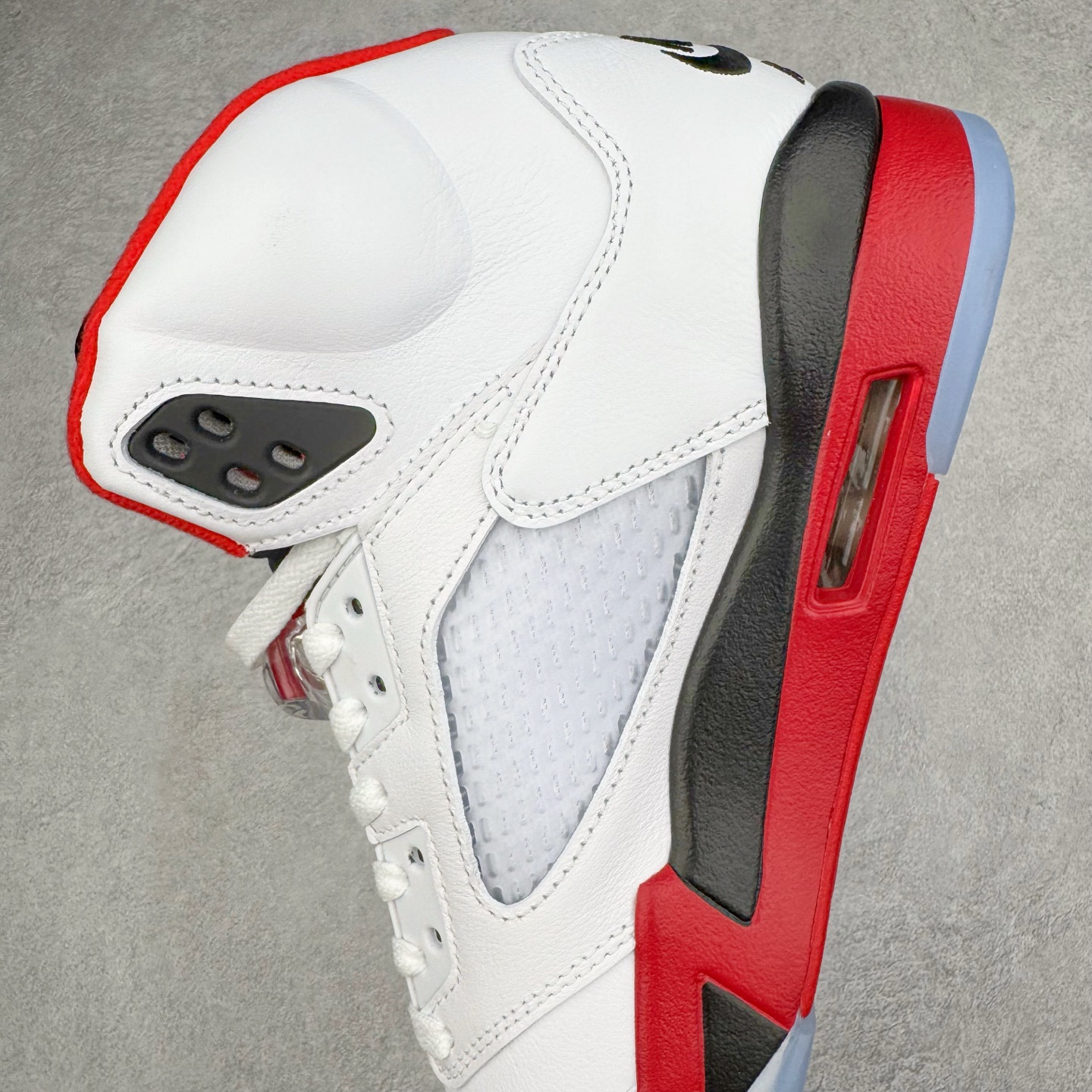 图片[7]-＃纯原 Air Jordan AJ5 OG 火焰红HQ7978-101 SZ原厂全套原楦原纸板磨具开发 原厂皮料加持 原厂港宝加持定型后跟R度完美 同源原厂电绣 飞人针数密度立体效果一致 原厂拉帮手法 原厂配置纸衬高频鞋盒 原厂指令配双鞋带 原厂TPU网格鞋带扣 超高鞋面清洁度 最高QC检验标准 控制溢胶瑕疵 到手可放心比对发售原鞋 上脚百分百充正驾驭 尺码：40 40.5 41 42 42.5 43 44 44.5 45 46 47.5-选品中心