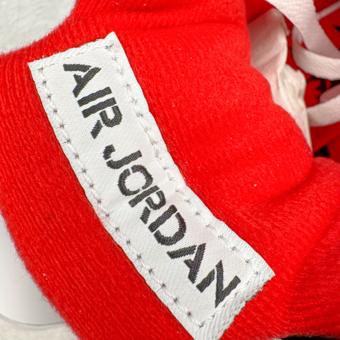 图片[12]-＃纯原 Air Jordan AJ5 OG 火焰红HQ7978-101 SZ原厂全套原楦原纸板磨具开发 原厂皮料加持 原厂港宝加持定型后跟R度完美 同源原厂电绣 飞人针数密度立体效果一致 原厂拉帮手法 原厂配置纸衬高频鞋盒 原厂指令配双鞋带 原厂TPU网格鞋带扣 超高鞋面清洁度 最高QC检验标准 控制溢胶瑕疵 到手可放心比对发售原鞋 上脚百分百充正驾驭 尺码：40 40.5 41 42 42.5 43 44 44.5 45 46 47.5-选品中心