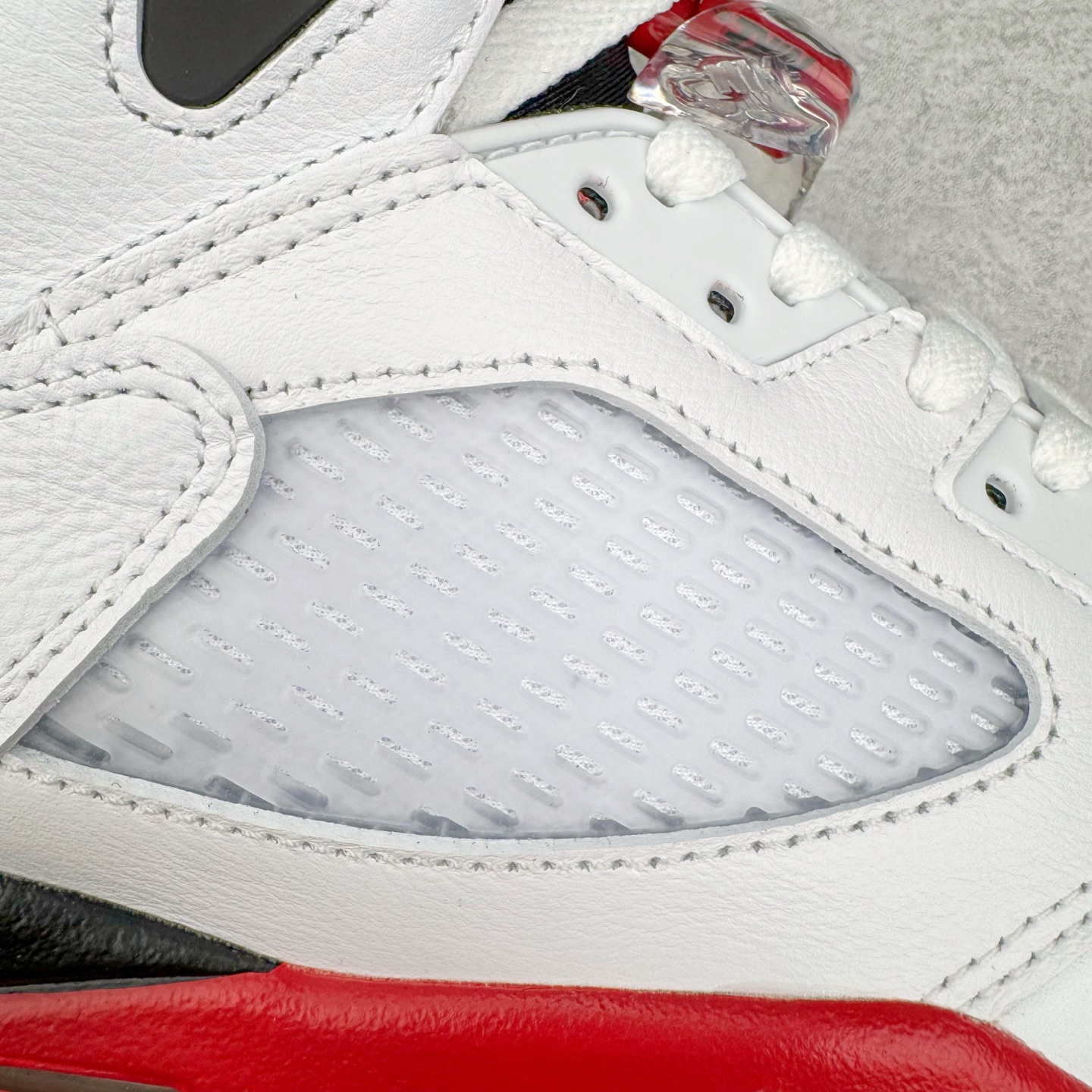 图片[19]-＃纯原 Air Jordan AJ5 OG 火焰红HQ7978-101 SZ原厂全套原楦原纸板磨具开发 原厂皮料加持 原厂港宝加持定型后跟R度完美 同源原厂电绣 飞人针数密度立体效果一致 原厂拉帮手法 原厂配置纸衬高频鞋盒 原厂指令配双鞋带 原厂TPU网格鞋带扣 超高鞋面清洁度 最高QC检验标准 控制溢胶瑕疵 到手可放心比对发售原鞋 上脚百分百充正驾驭 尺码：40 40.5 41 42 42.5 43 44 44.5 45 46 47.5-选品中心