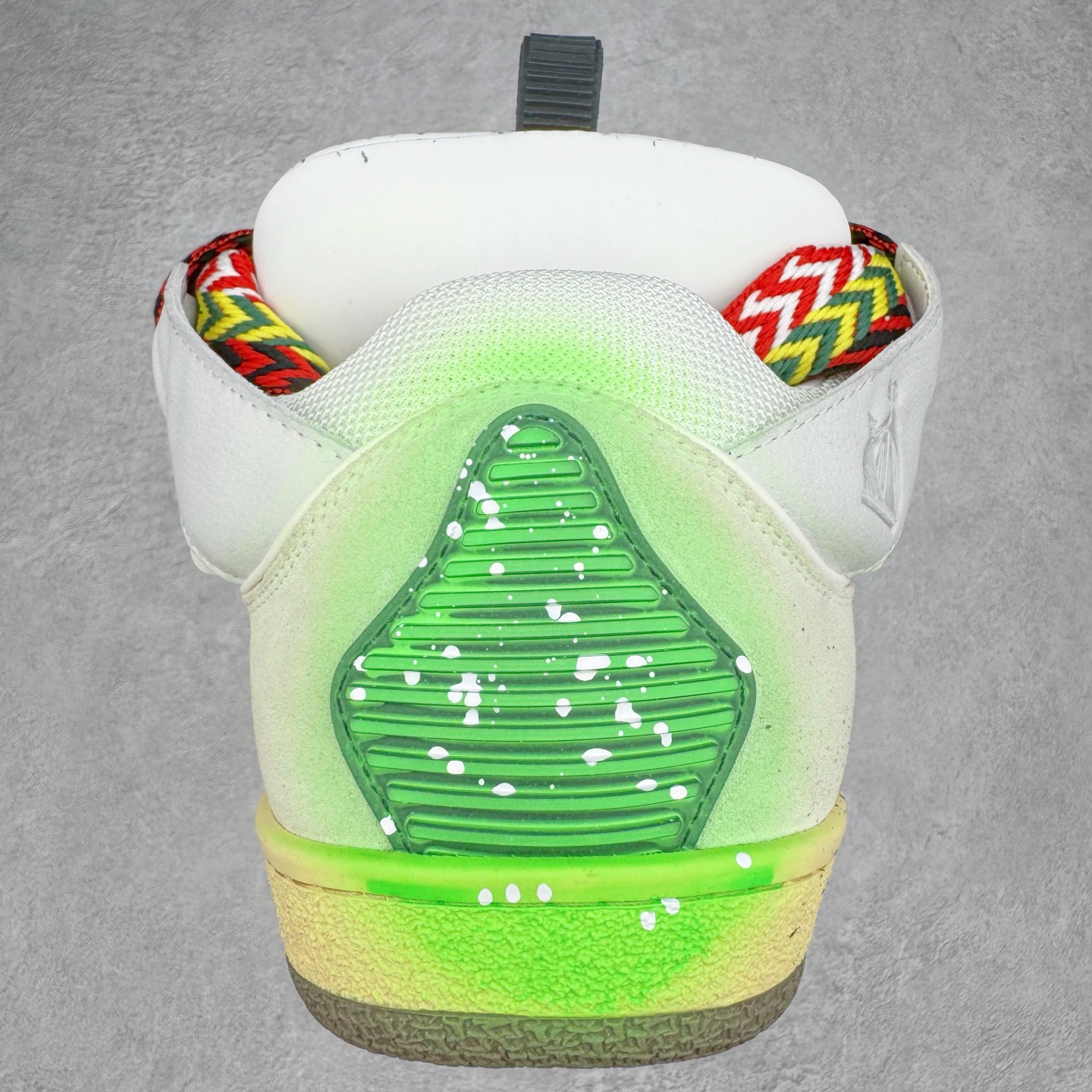 图片[8]-＃GD广顶 Lanvin Leather Curb Sneakers 浪凡三代走秀款潮流面包鞋 Leather是一款灵感源自90年代的运动鞋 设计自信 尺寸夸张 这款鞋由纳帕小牛皮、翻毛皮和网眼布制成 圆润的外形、加垫的鞋舌和弯曲的金属孔眼使这款精心打造的鞋格外舒适 官网一出热度火爆整个全球 各大网红也疯狂上脚 原版一比一开模重工艺制作 全鞋身采用东莞代工厂进口牛皮/环保牛反绒 进口电脑针车 数控针距精准无差 鞋头面冲孔整齐利落 金钢网织物 随机3D电喷泼墨 原磨具私模双色TPU大底 内里柔软透气太空棉面料 原版一致定制鞋带 全套原版一致包装 尺码：35 36 37 38 39 40 41 42 43 44 45 46-选品中心