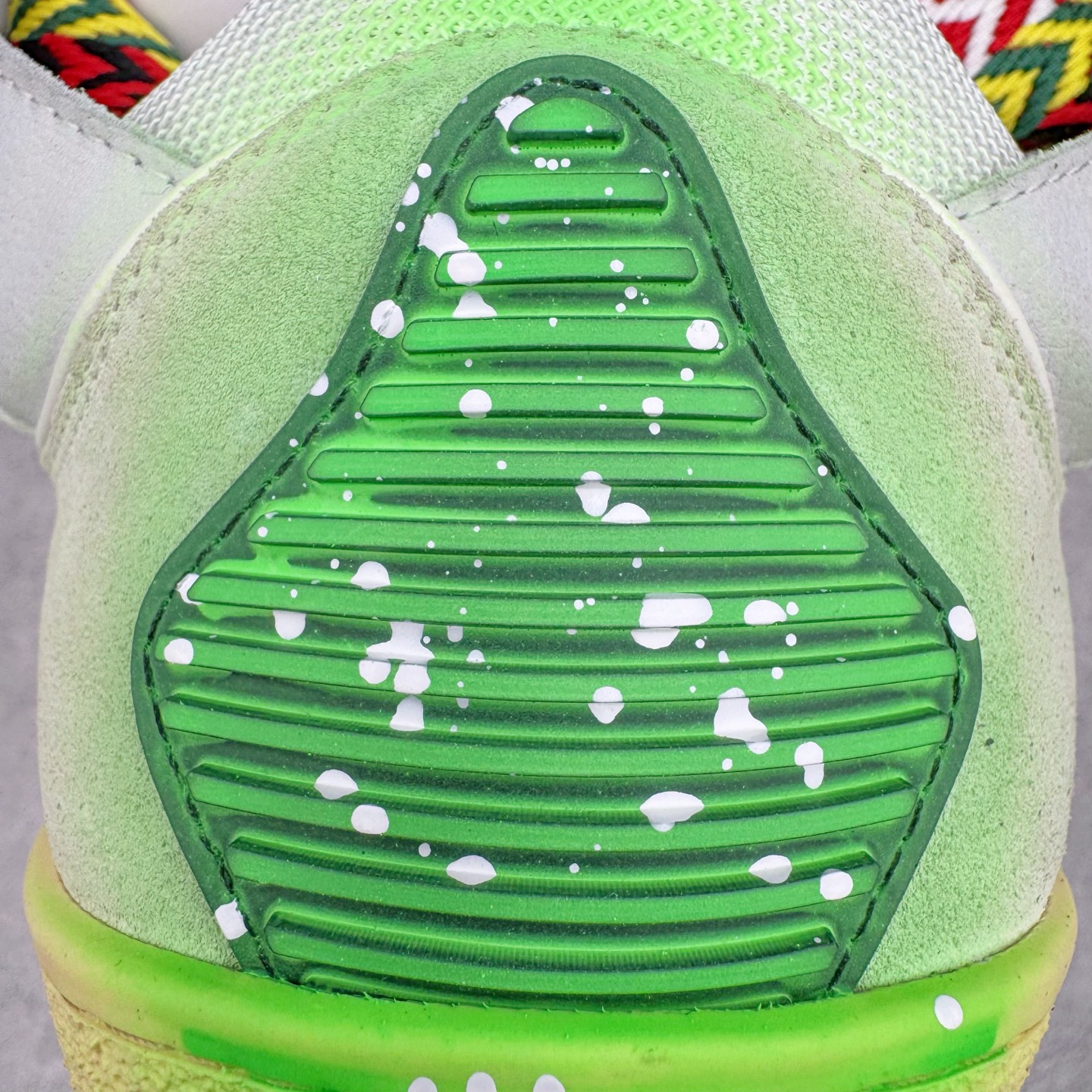 图片[22]-＃GD广顶 Lanvin Leather Curb Sneakers 浪凡三代走秀款潮流面包鞋 Leather是一款灵感源自90年代的运动鞋 设计自信 尺寸夸张 这款鞋由纳帕小牛皮、翻毛皮和网眼布制成 圆润的外形、加垫的鞋舌和弯曲的金属孔眼使这款精心打造的鞋格外舒适 官网一出热度火爆整个全球 各大网红也疯狂上脚 原版一比一开模重工艺制作 全鞋身采用东莞代工厂进口牛皮/环保牛反绒 进口电脑针车 数控针距精准无差 鞋头面冲孔整齐利落 金钢网织物 随机3D电喷泼墨 原磨具私模双色TPU大底 内里柔软透气太空棉面料 原版一致定制鞋带 全套原版一致包装 尺码：35 36 37 38 39 40 41 42 43 44 45 46-选品中心