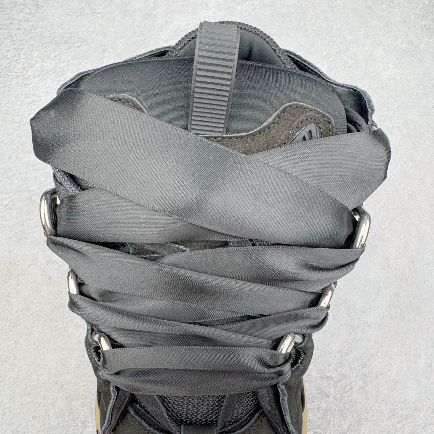 图片[5]-＃GD广顶 Lanvin Leather Curb Sneakers 浪凡三代走秀款潮流面包鞋 Leather是一款灵感源自90年代的运动鞋 设计自信 尺寸夸张 这款鞋由纳帕小牛皮、翻毛皮和网眼布制成 圆润的外形、加垫的鞋舌和弯曲的金属孔眼使这款精心打造的鞋格外舒适 官网一出热度火爆整个全球 各大网红也疯狂上脚 原版一比一开模重工艺制作 全鞋身采用东莞代工厂进口牛皮/环保牛反绒 进口电脑针车 数控针距精准无差 鞋头面冲孔整齐利落 金钢网织物 随机3D电喷泼墨 原磨具私模双色TPU大底 内里柔软透气太空棉面料 原版一致定制鞋带 全套原版一致包装 尺码：35 36 37 38 39 40 41 42 43 44 45 46-选品中心