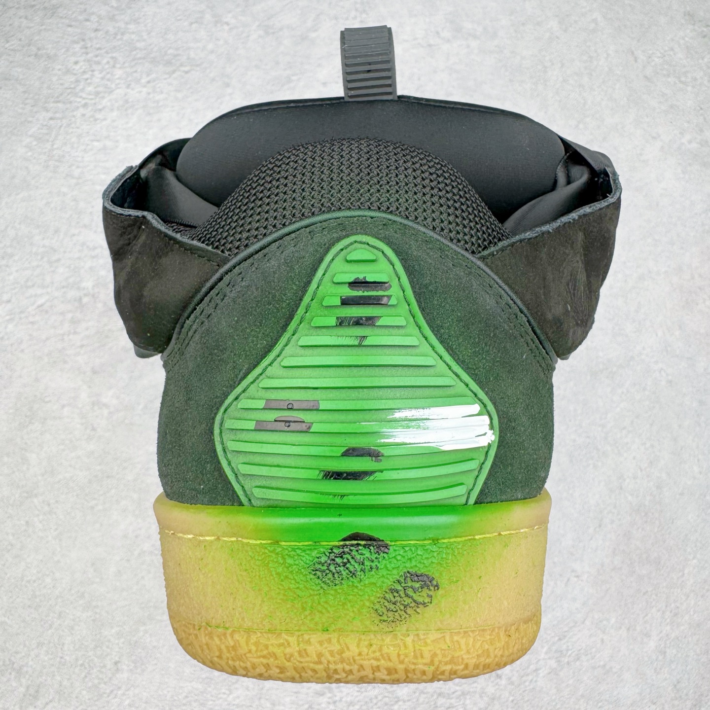 图片[8]-＃GD广顶 Lanvin Leather Curb Sneakers 浪凡三代走秀款潮流面包鞋 Leather是一款灵感源自90年代的运动鞋 设计自信 尺寸夸张 这款鞋由纳帕小牛皮、翻毛皮和网眼布制成 圆润的外形、加垫的鞋舌和弯曲的金属孔眼使这款精心打造的鞋格外舒适 官网一出热度火爆整个全球 各大网红也疯狂上脚 原版一比一开模重工艺制作 全鞋身采用东莞代工厂进口牛皮/环保牛反绒 进口电脑针车 数控针距精准无差 鞋头面冲孔整齐利落 金钢网织物 随机3D电喷泼墨 原磨具私模双色TPU大底 内里柔软透气太空棉面料 原版一致定制鞋带 全套原版一致包装 尺码：35 36 37 38 39 40 41 42 43 44 45 46-选品中心