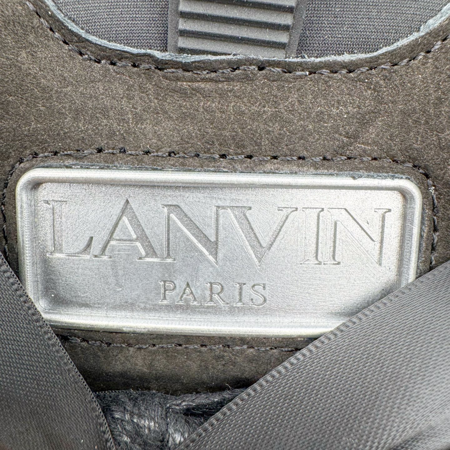 图片[12]-＃GD广顶 Lanvin Leather Curb Sneakers 浪凡三代走秀款潮流面包鞋 Leather是一款灵感源自90年代的运动鞋 设计自信 尺寸夸张 这款鞋由纳帕小牛皮、翻毛皮和网眼布制成 圆润的外形、加垫的鞋舌和弯曲的金属孔眼使这款精心打造的鞋格外舒适 官网一出热度火爆整个全球 各大网红也疯狂上脚 原版一比一开模重工艺制作 全鞋身采用东莞代工厂进口牛皮/环保牛反绒 进口电脑针车 数控针距精准无差 鞋头面冲孔整齐利落 金钢网织物 随机3D电喷泼墨 原磨具私模双色TPU大底 内里柔软透气太空棉面料 原版一致定制鞋带 全套原版一致包装 尺码：35 36 37 38 39 40 41 42 43 44 45 46-选品中心