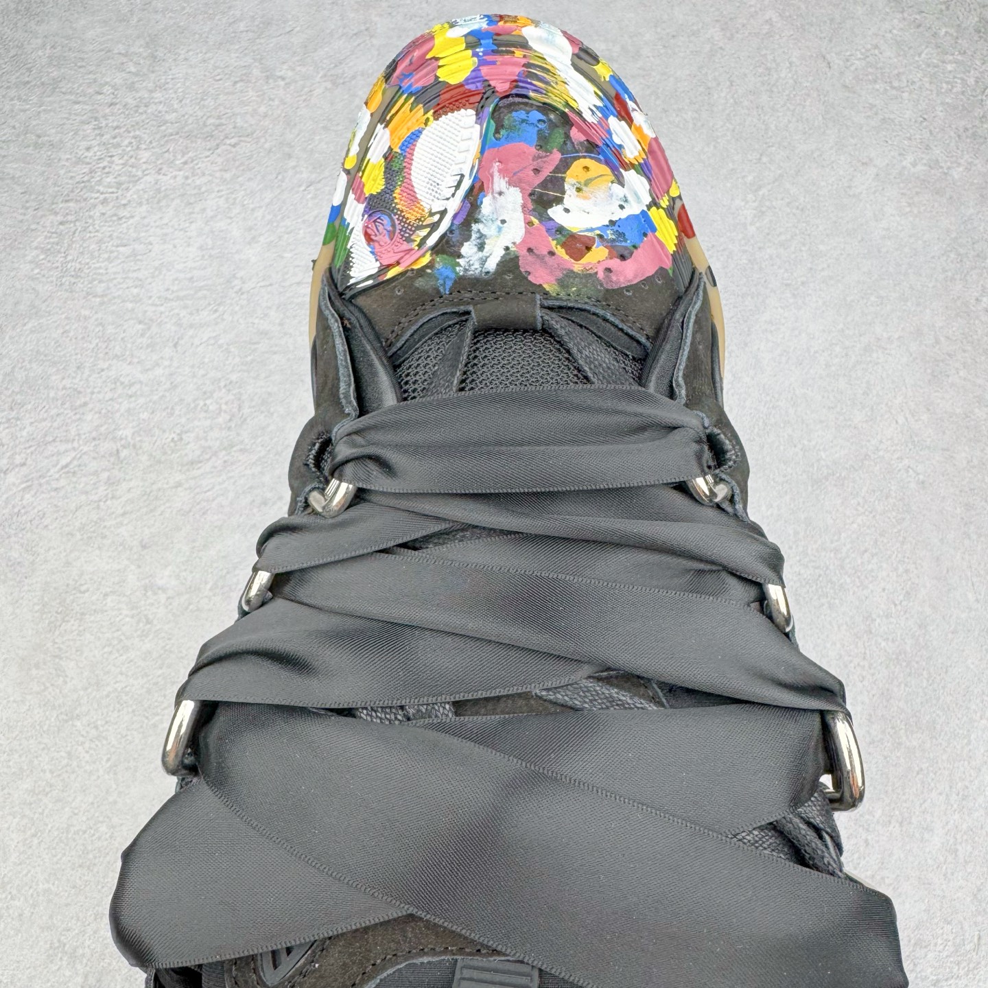 图片[4]-＃GD广顶 Lanvin Leather Curb Sneakers 浪凡三代走秀款潮流面包鞋 Leather是一款灵感源自90年代的运动鞋 设计自信 尺寸夸张 这款鞋由纳帕小牛皮、翻毛皮和网眼布制成 圆润的外形、加垫的鞋舌和弯曲的金属孔眼使这款精心打造的鞋格外舒适 官网一出热度火爆整个全球 各大网红也疯狂上脚 原版一比一开模重工艺制作 全鞋身采用东莞代工厂进口牛皮/环保牛反绒 进口电脑针车 数控针距精准无差 鞋头面冲孔整齐利落 金钢网织物 随机3D电喷泼墨 原磨具私模双色TPU大底 内里柔软透气太空棉面料 原版一致定制鞋带 全套原版一致包装 尺码：35 36 37 38 39 40 41 42 43 44 45 46-选品中心