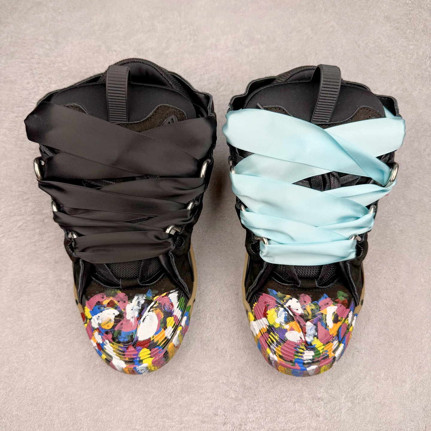 图片[2]-＃GD广顶 Lanvin Leather Curb Sneakers 浪凡三代走秀款潮流面包鞋 Leather是一款灵感源自90年代的运动鞋 设计自信 尺寸夸张 这款鞋由纳帕小牛皮、翻毛皮和网眼布制成 圆润的外形、加垫的鞋舌和弯曲的金属孔眼使这款精心打造的鞋格外舒适 官网一出热度火爆整个全球 各大网红也疯狂上脚 原版一比一开模重工艺制作 全鞋身采用东莞代工厂进口牛皮/环保牛反绒 进口电脑针车 数控针距精准无差 鞋头面冲孔整齐利落 金钢网织物 随机3D电喷泼墨 原磨具私模双色TPU大底 内里柔软透气太空棉面料 原版一致定制鞋带 全套原版一致包装 尺码：35 36 37 38 39 40 41 42 43 44 45 46-选品中心