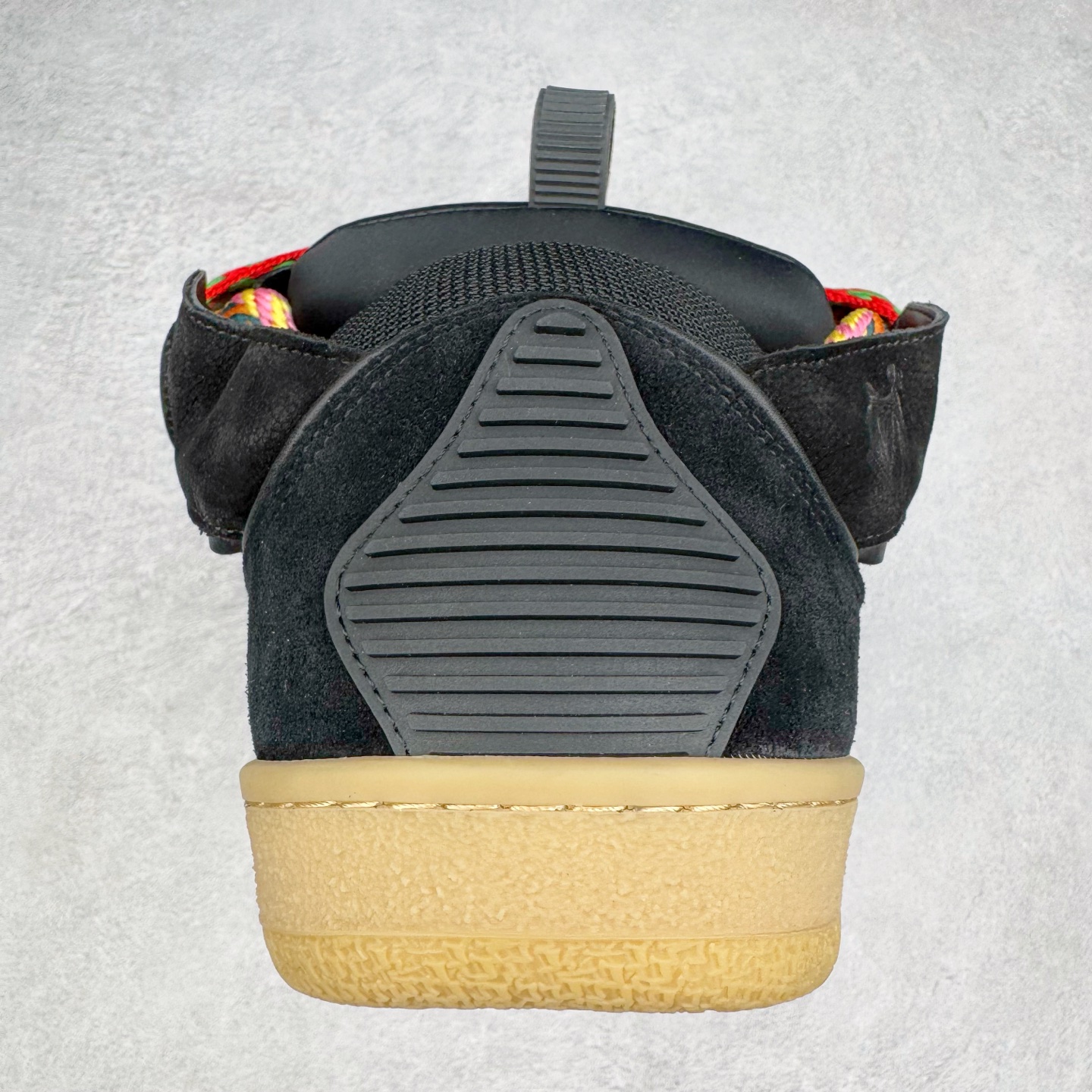 图片[8]-＃GD广顶 Lanvin Leather Curb Sneakers 浪凡三代走秀款潮流面包鞋 Leather是一款灵感源自90年代的运动鞋 设计自信 尺寸夸张 这款鞋由纳帕小牛皮、翻毛皮和网眼布制成 圆润的外形、加垫的鞋舌和弯曲的金属孔眼使这款精心打造的鞋格外舒适 官网一出热度火爆整个全球 各大网红也疯狂上脚 原版一比一开模重工艺制作 全鞋身采用东莞代工厂进口牛皮/环保牛反绒 进口电脑针车 数控针距精准无差 鞋头面冲孔整齐利落 金钢网织物 随机3D电喷泼墨 原磨具私模双色TPU大底 内里柔软透气太空棉面料 原版一致定制鞋带 全套原版一致包装 尺码：35 36 37 38 39 40 41 42 43 44 45 46-选品中心